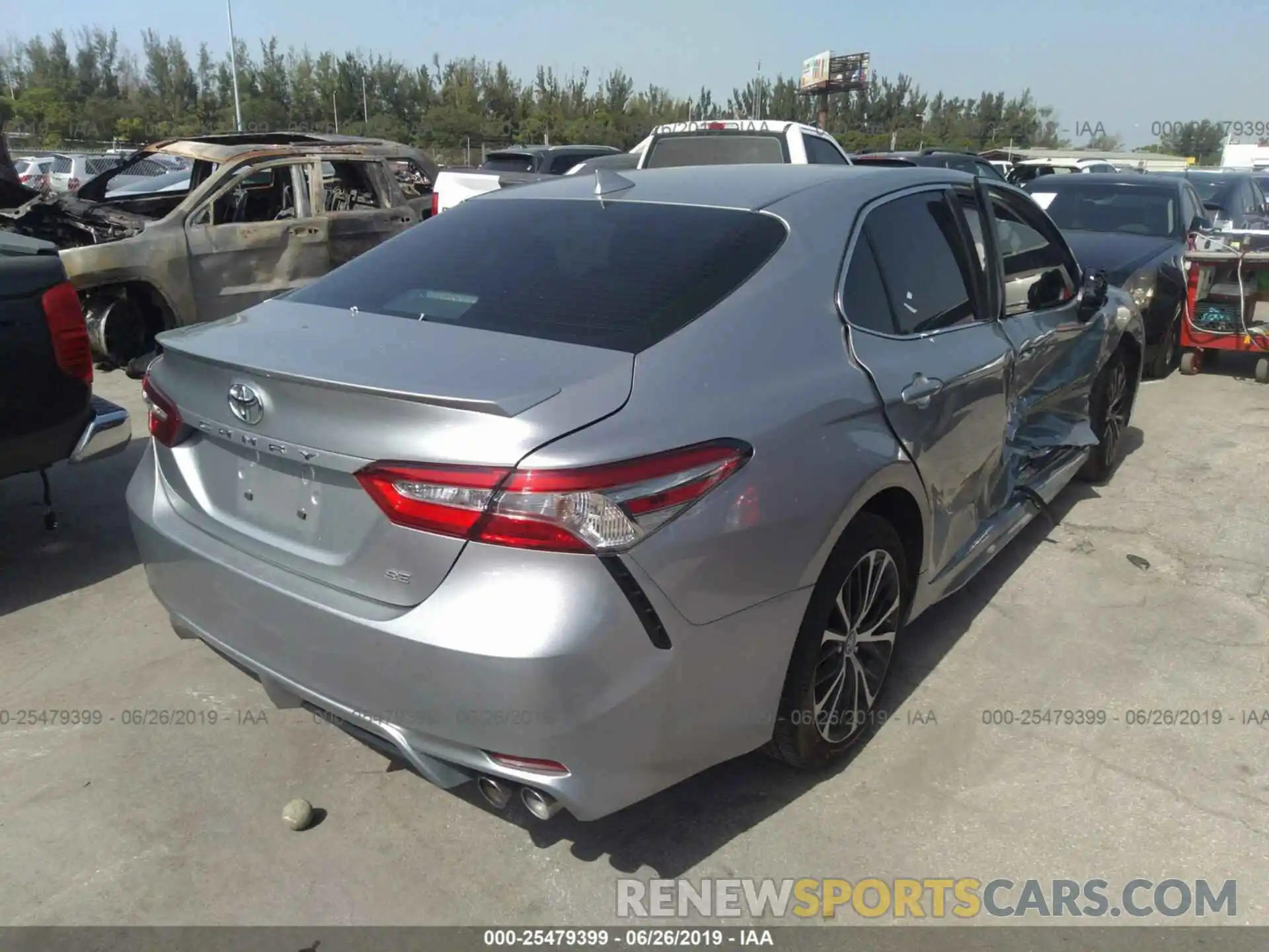 4 Photograph of a damaged car 4T1B11HKXKU198286 TOYOTA CAMRY 2019