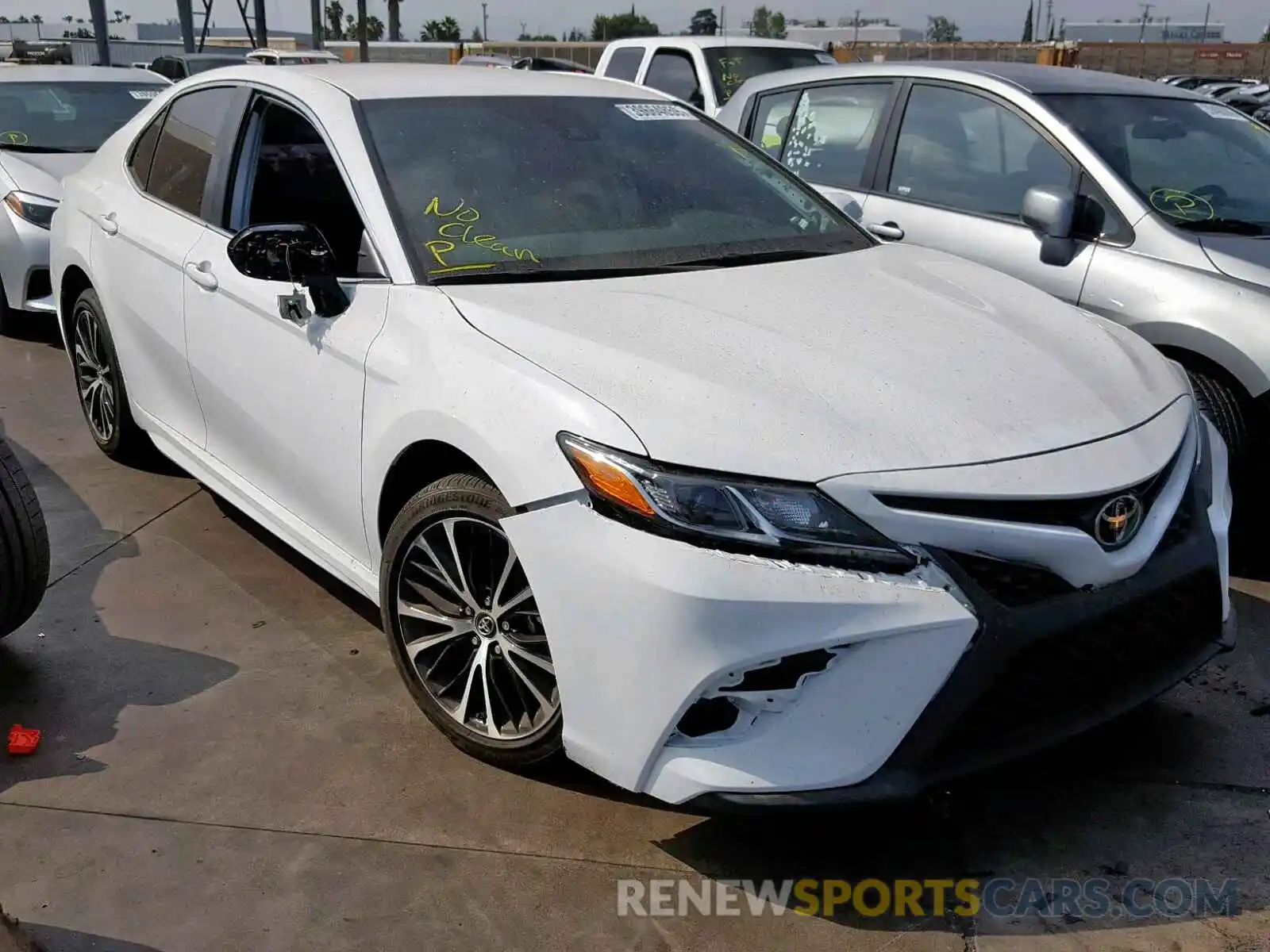 1 Photograph of a damaged car 4T1B11HKXKU200568 TOYOTA CAMRY 2019