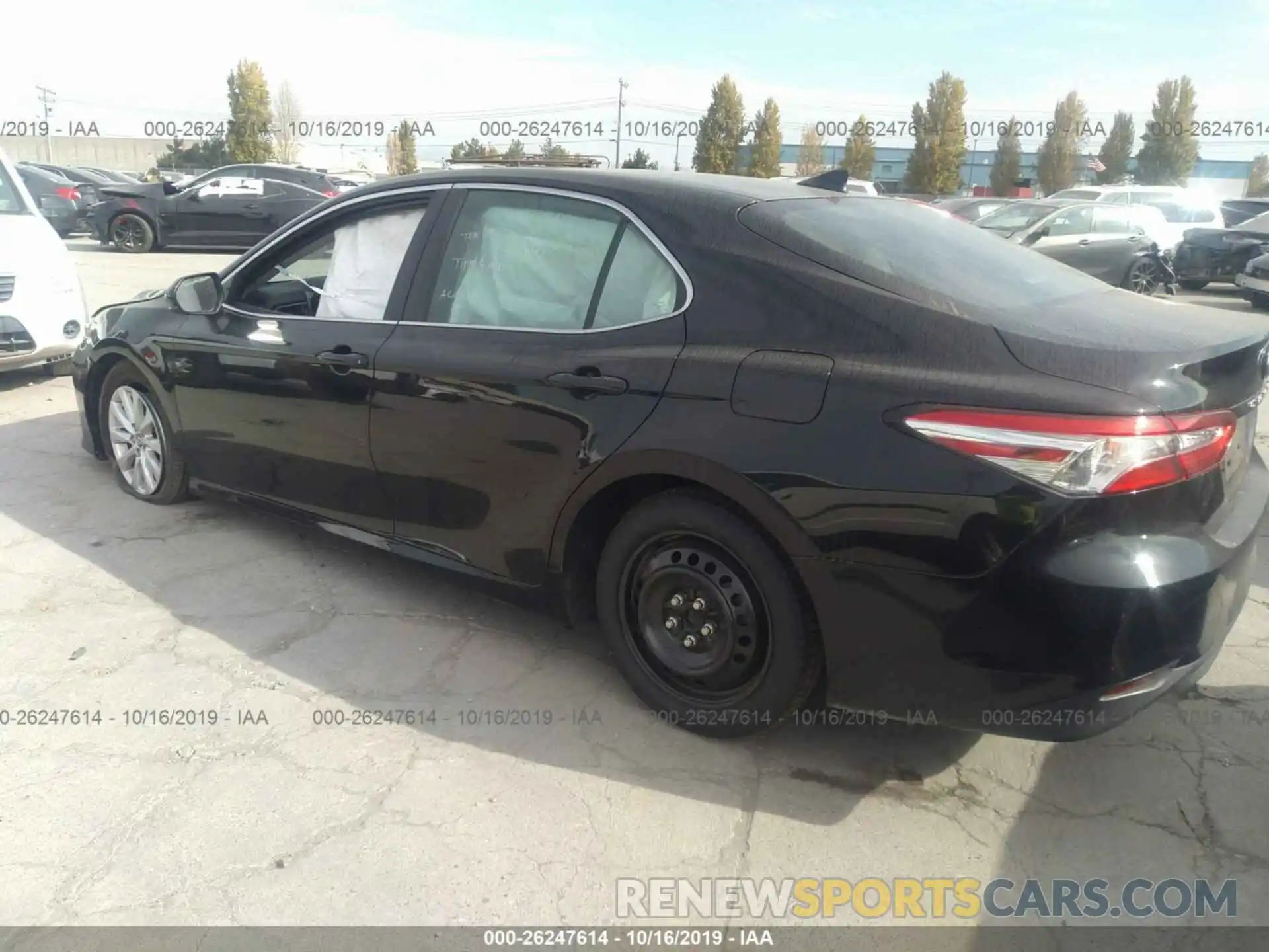 3 Фотография поврежденного автомобиля 4T1B11HKXKU204037 TOYOTA CAMRY 2019