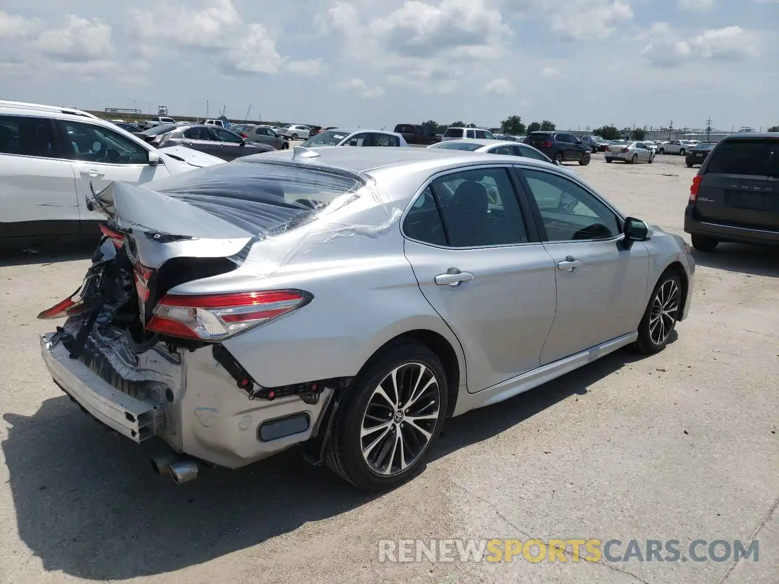 4 Photograph of a damaged car 4T1B11HKXKU204796 TOYOTA CAMRY 2019