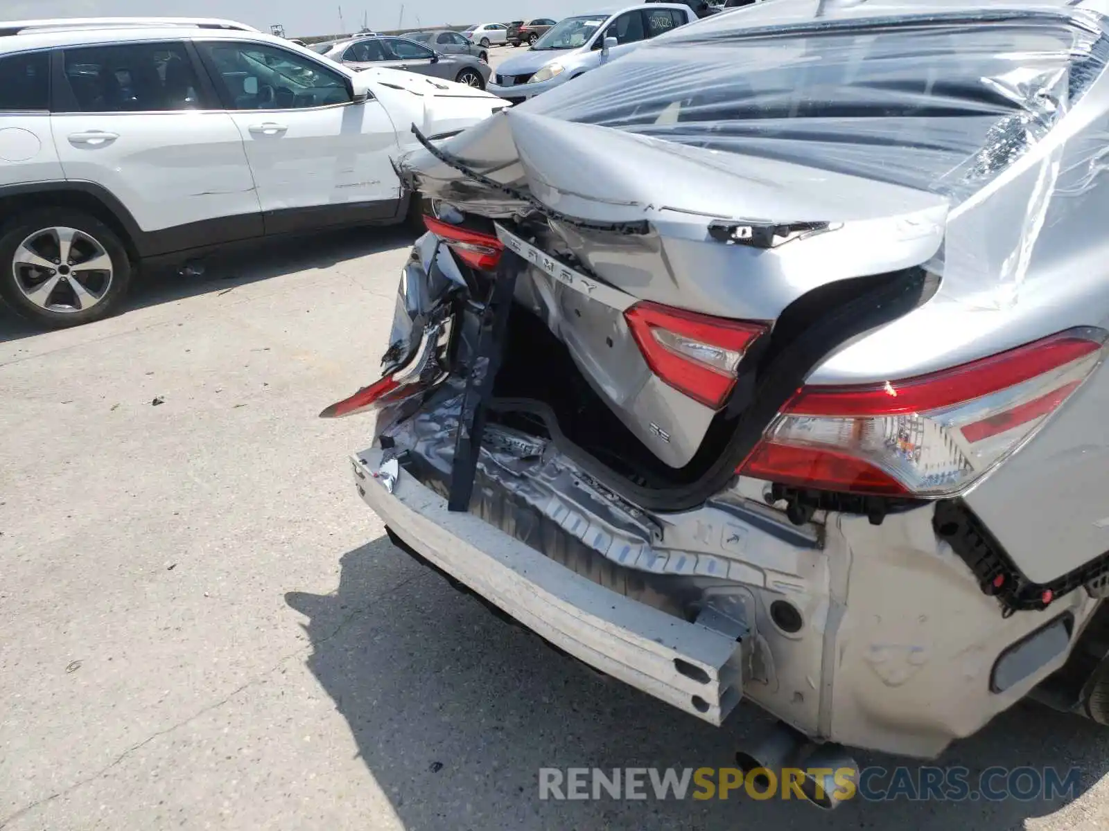 9 Photograph of a damaged car 4T1B11HKXKU204796 TOYOTA CAMRY 2019