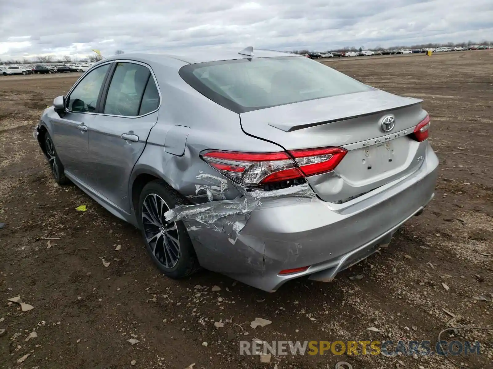 3 Photograph of a damaged car 4T1B11HKXKU204815 TOYOTA CAMRY 2019