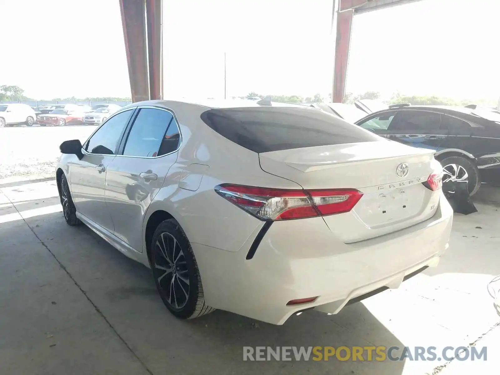 3 Photograph of a damaged car 4T1B11HKXKU209500 TOYOTA CAMRY 2019