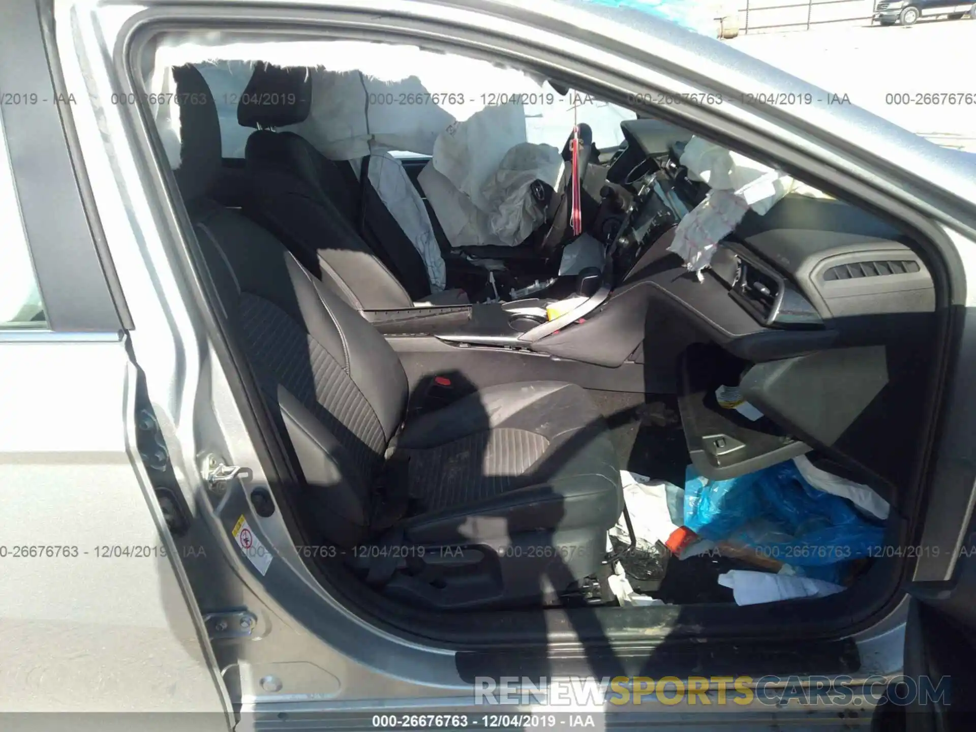 5 Photograph of a damaged car 4T1B11HKXKU209951 TOYOTA CAMRY 2019