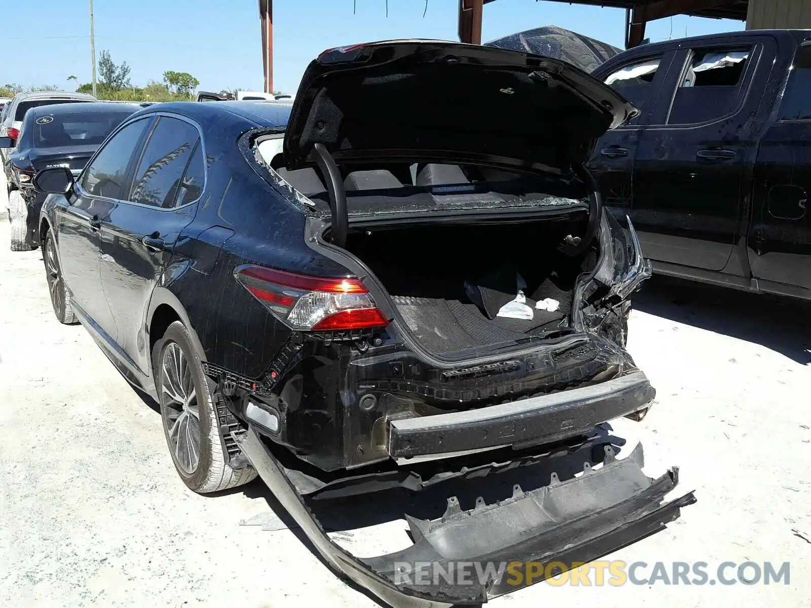 3 Photograph of a damaged car 4T1B11HKXKU212798 TOYOTA CAMRY 2019