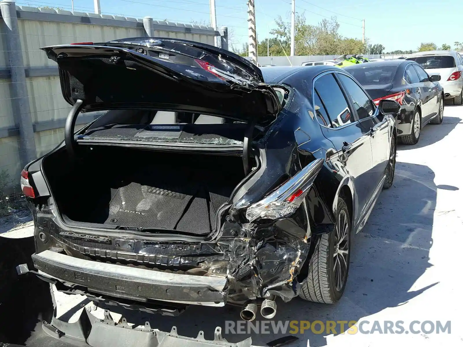 4 Photograph of a damaged car 4T1B11HKXKU212798 TOYOTA CAMRY 2019