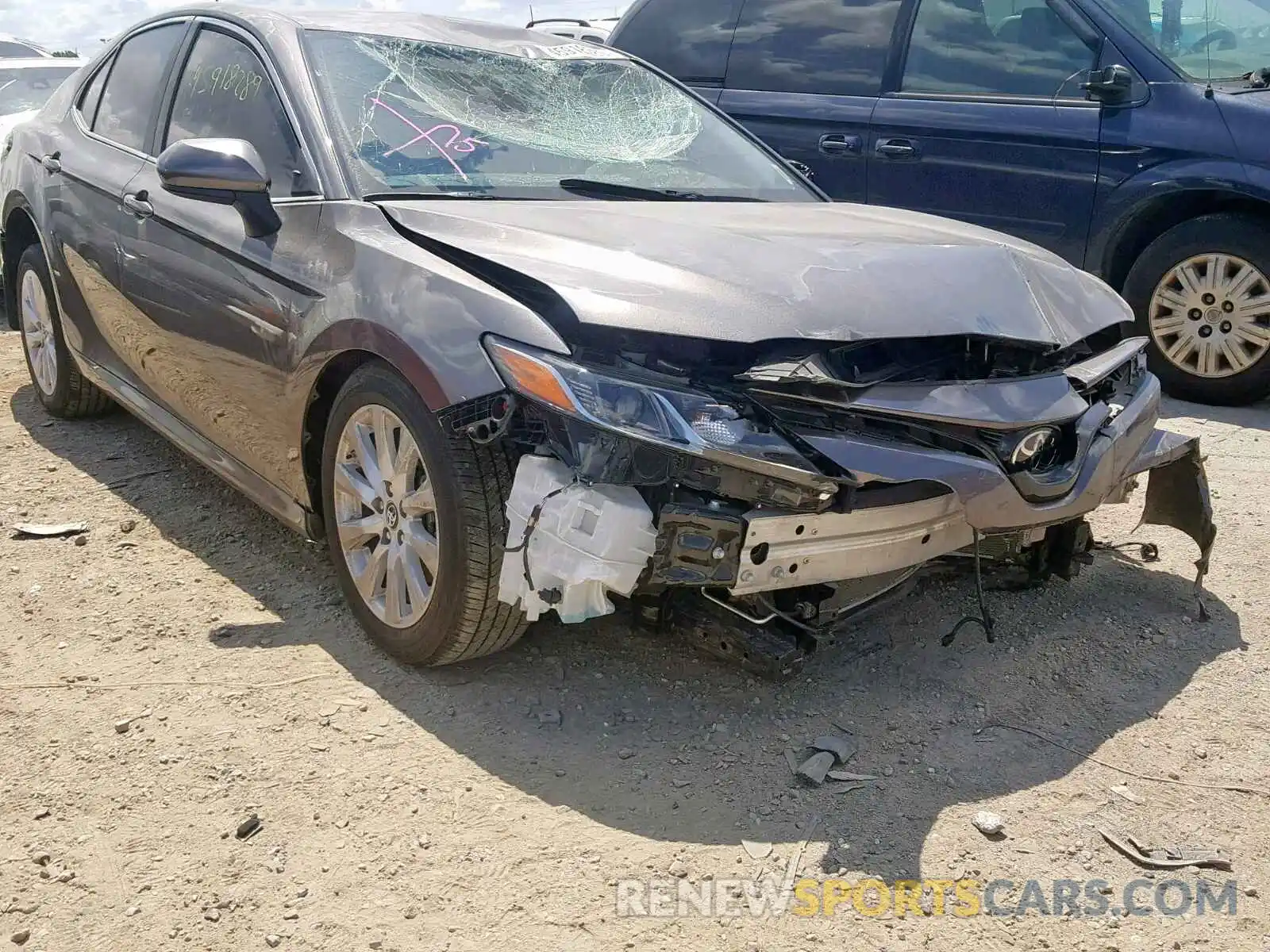 1 Фотография поврежденного автомобиля 4T1B11HKXKU213806 TOYOTA CAMRY 2019