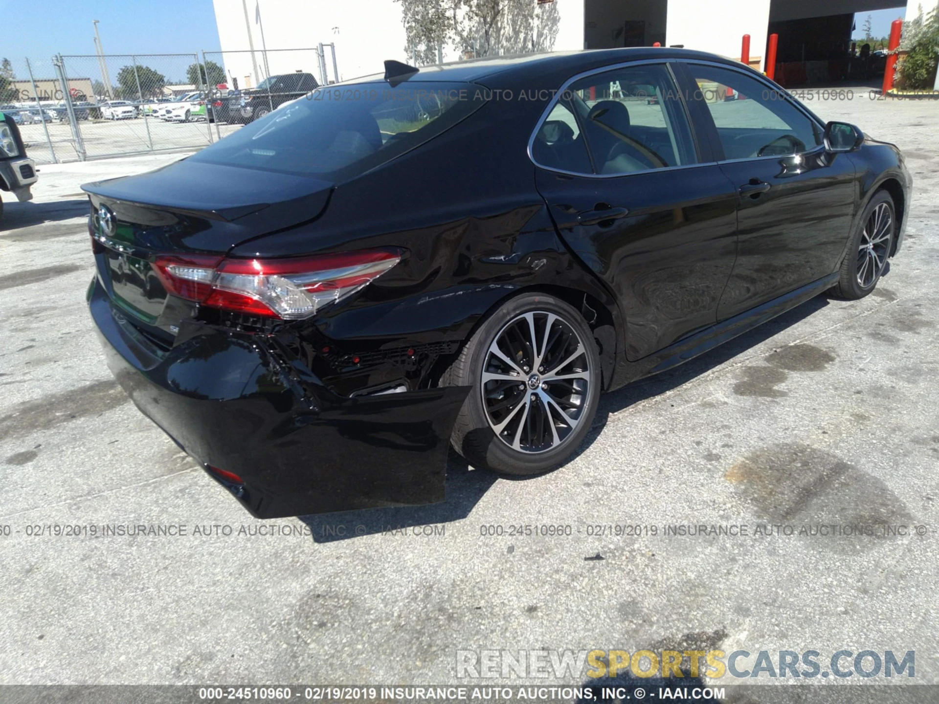 4 Photograph of a damaged car 4T1B11HKXKU215233 TOYOTA CAMRY 2019