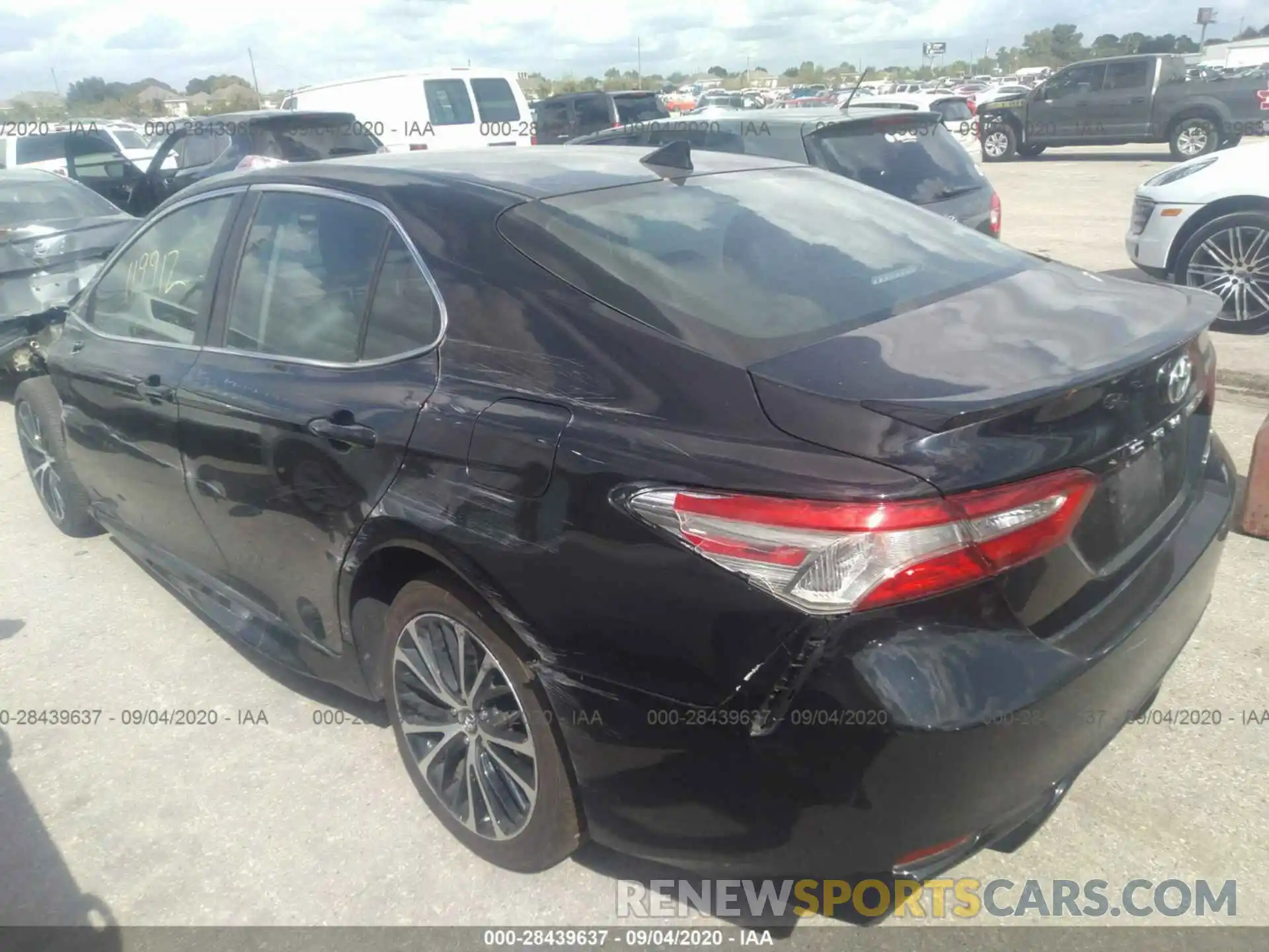 3 Photograph of a damaged car 4T1B11HKXKU215846 TOYOTA CAMRY 2019