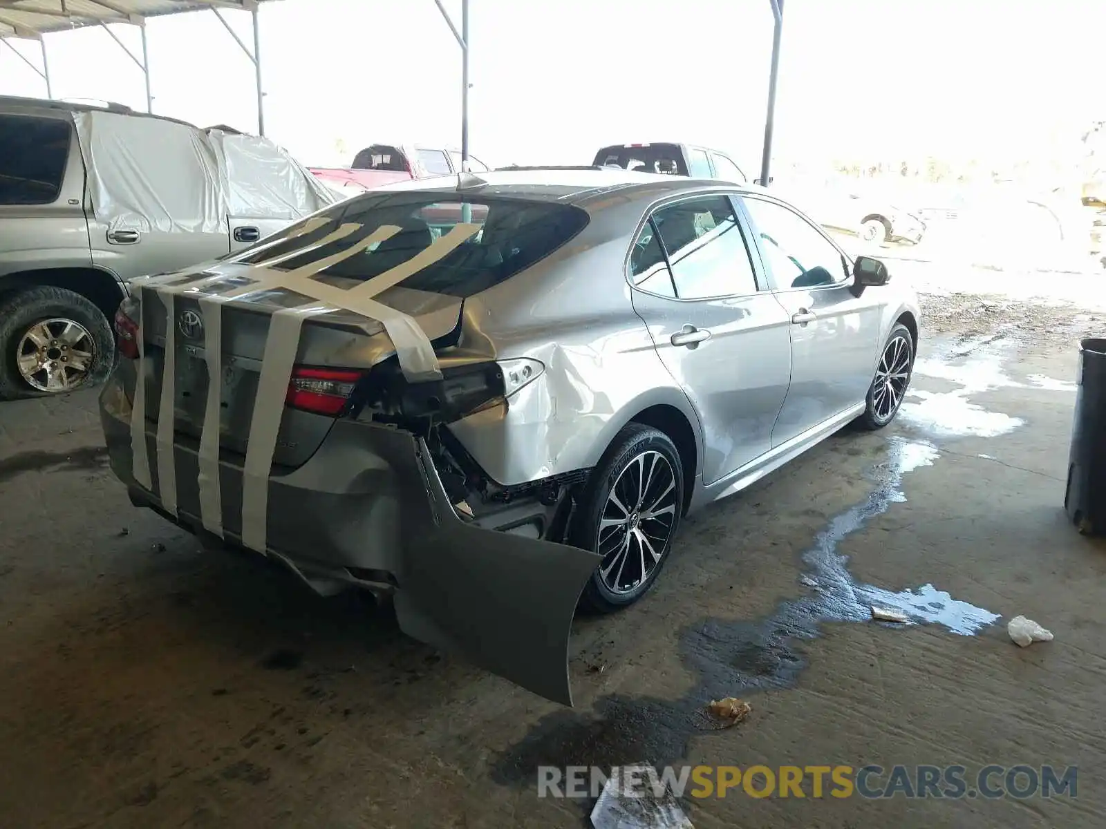 4 Photograph of a damaged car 4T1B11HKXKU216348 TOYOTA CAMRY 2019