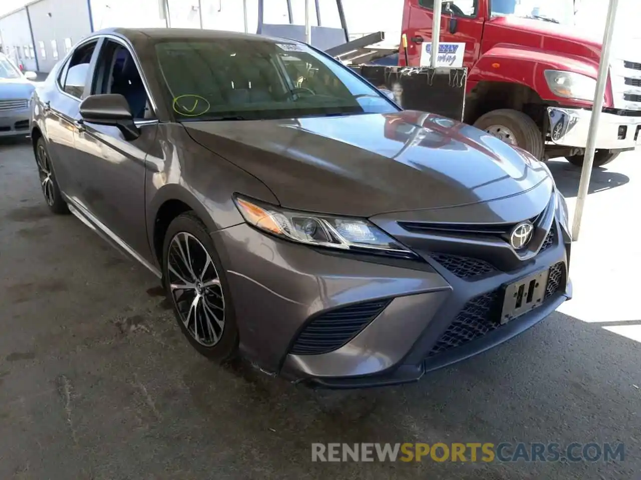 1 Photograph of a damaged car 4T1B11HKXKU217211 TOYOTA CAMRY 2019