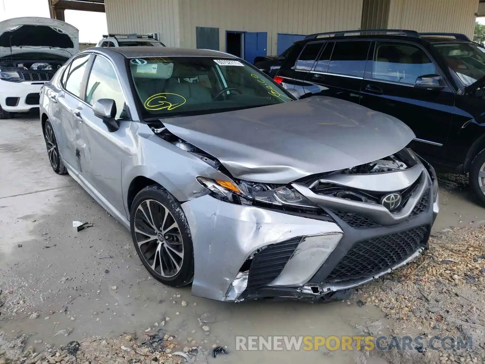 1 Photograph of a damaged car 4T1B11HKXKU219413 TOYOTA CAMRY 2019