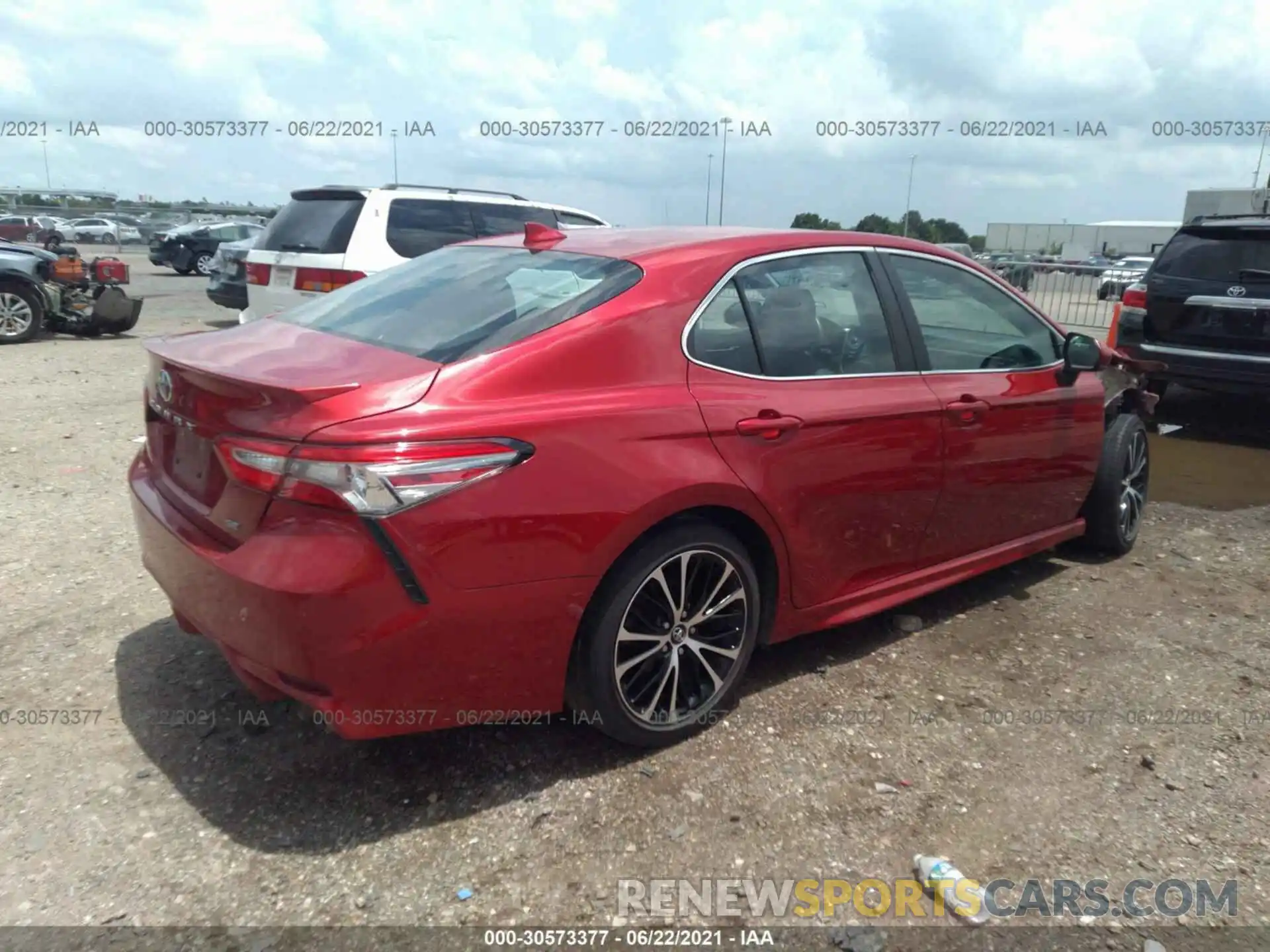 4 Photograph of a damaged car 4T1B11HKXKU219847 TOYOTA CAMRY 2019