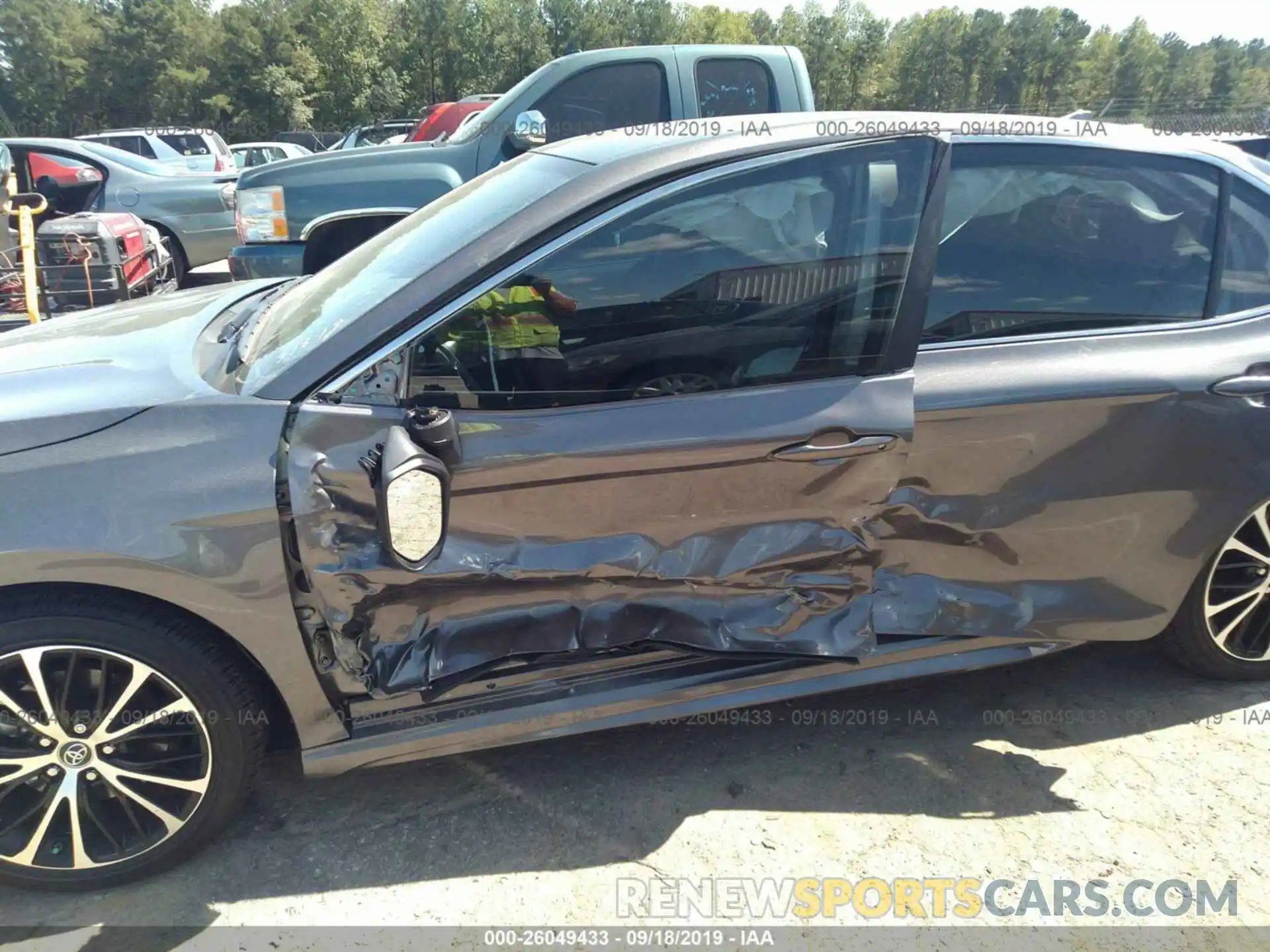 6 Photograph of a damaged car 4T1B11HKXKU220674 TOYOTA CAMRY 2019