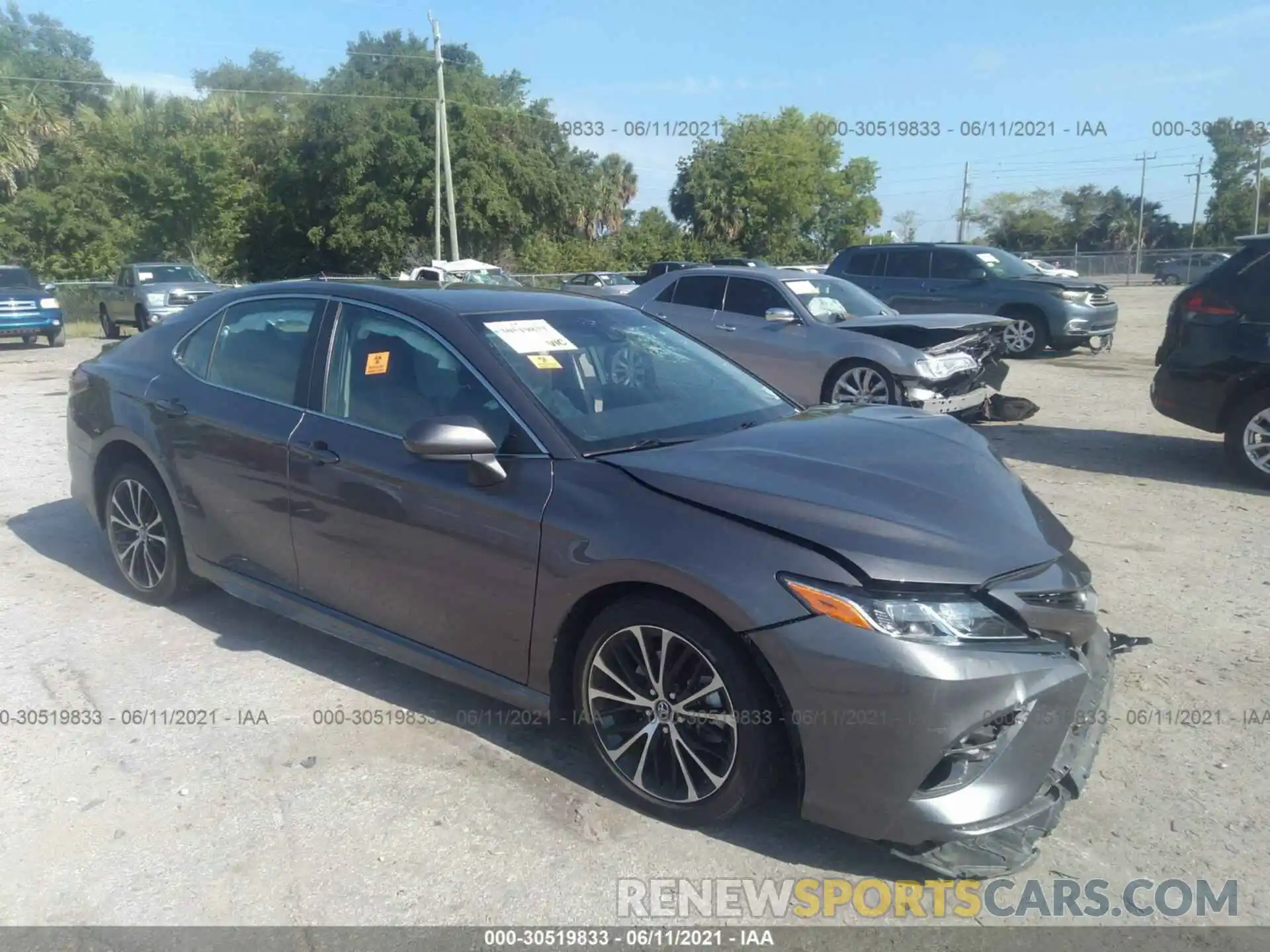 1 Photograph of a damaged car 4T1B11HKXKU225728 TOYOTA CAMRY 2019