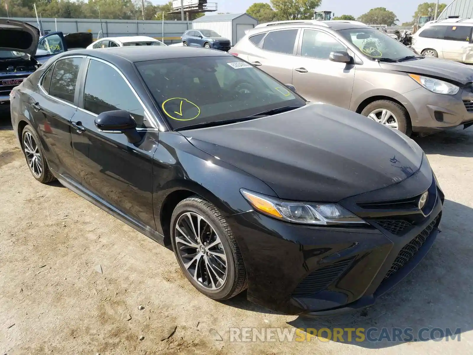 1 Photograph of a damaged car 4T1B11HKXKU227575 TOYOTA CAMRY 2019