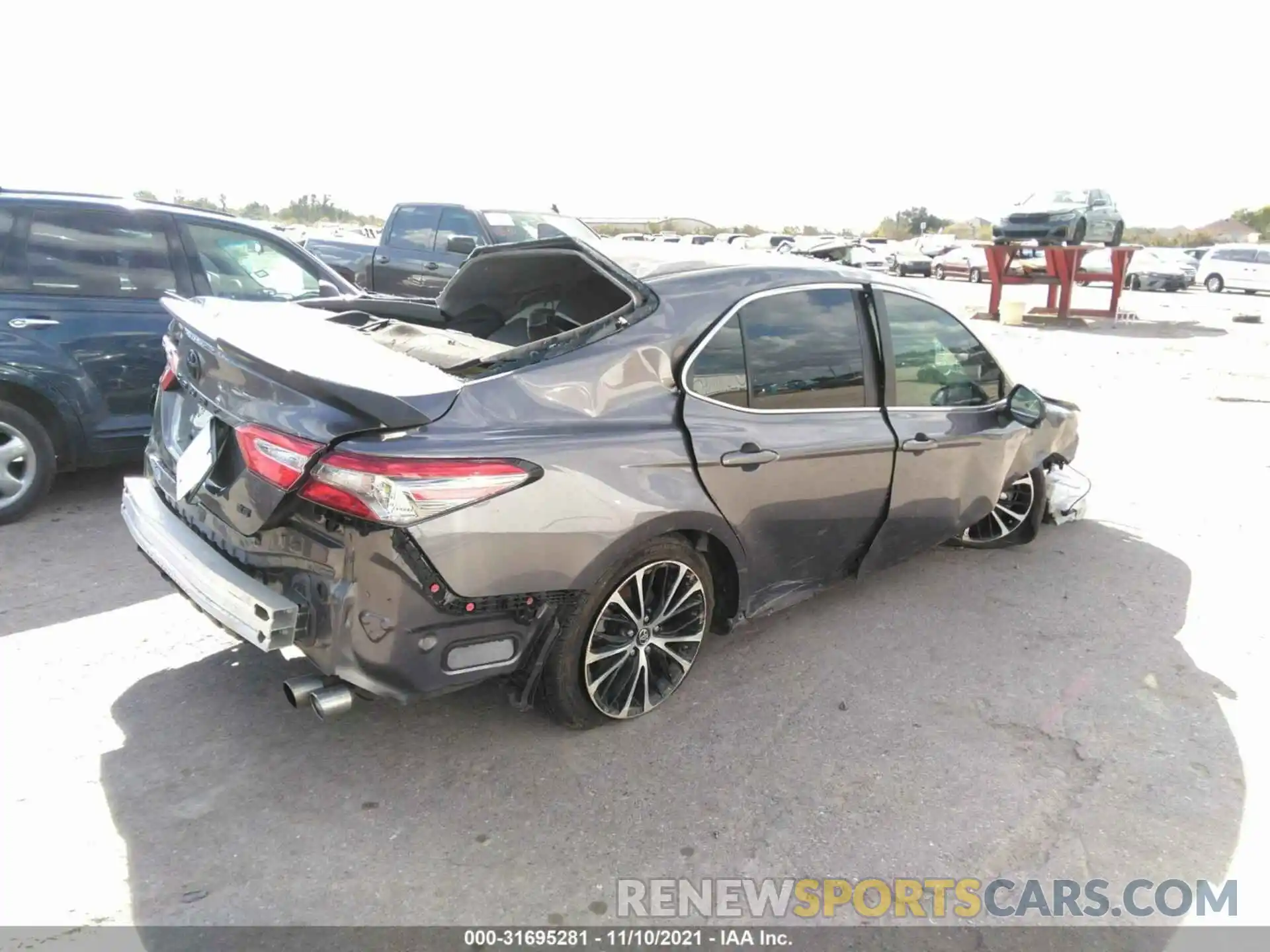 4 Фотография поврежденного автомобиля 4T1B11HKXKU228578 TOYOTA CAMRY 2019