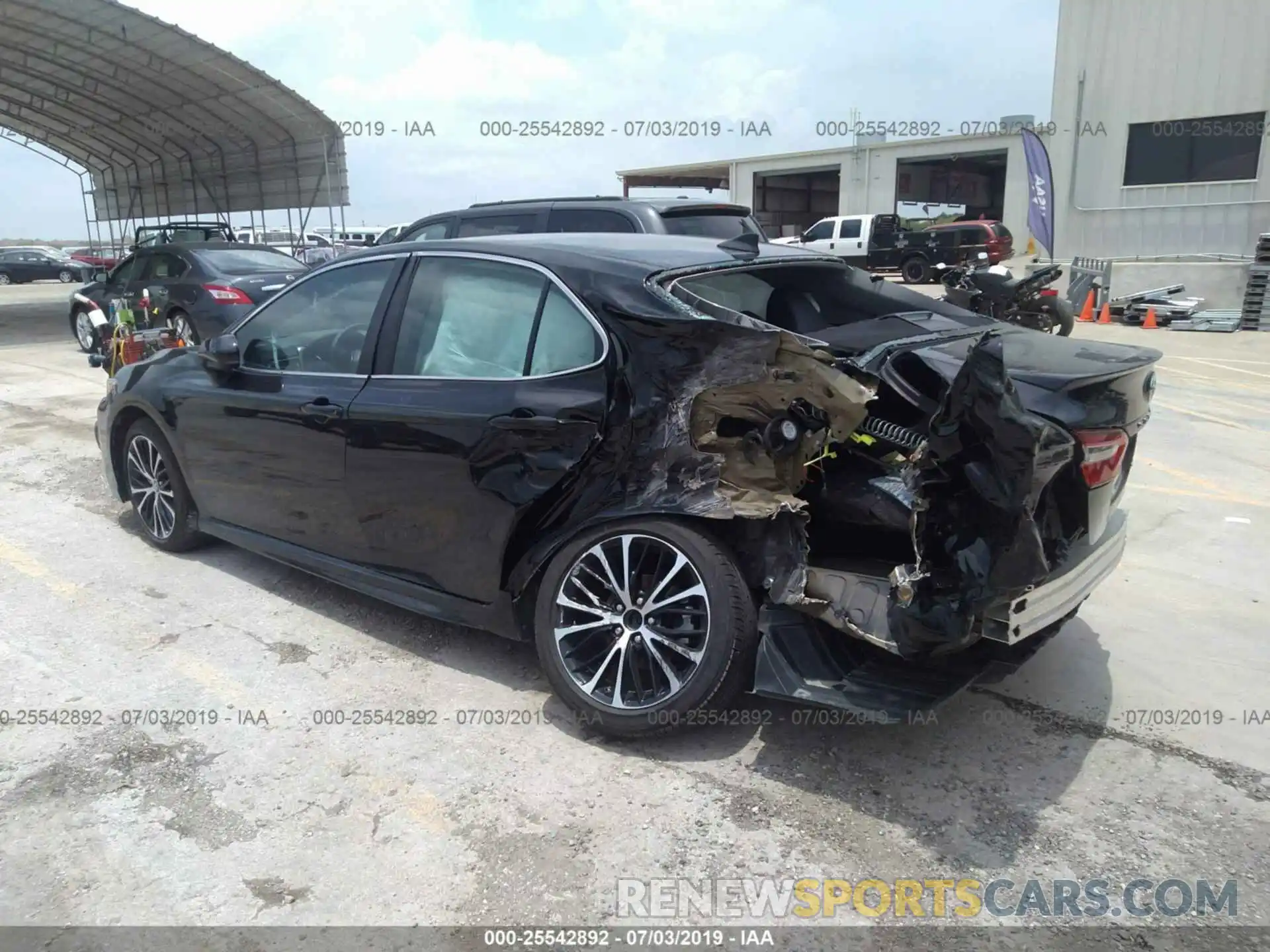 3 Фотография поврежденного автомобиля 4T1B11HKXKU228600 TOYOTA CAMRY 2019