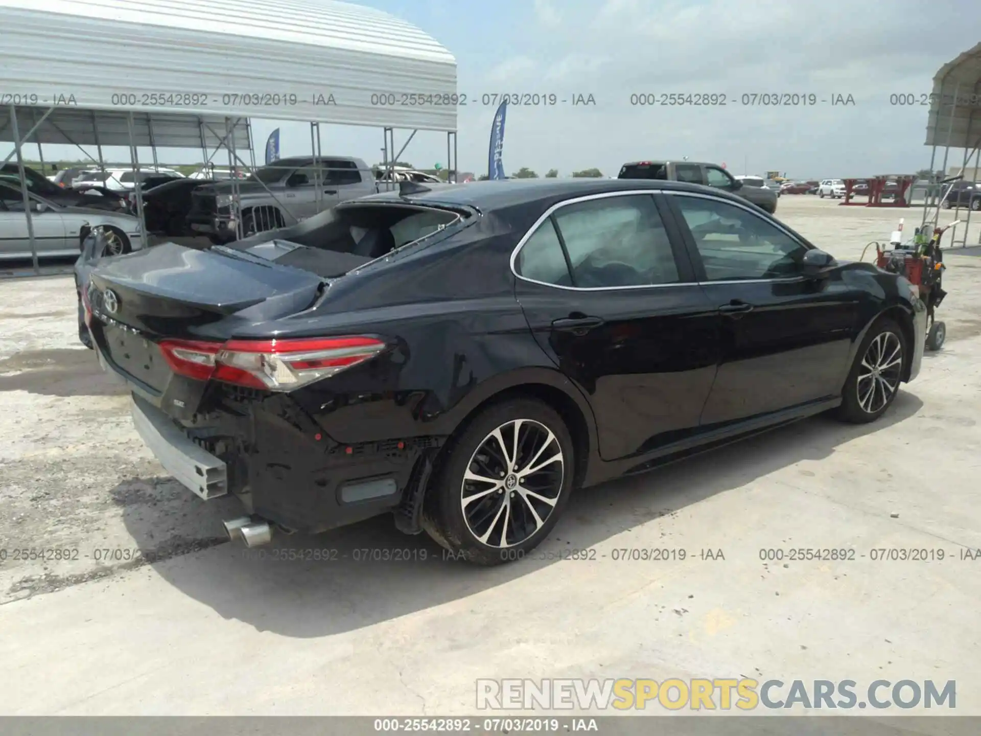 4 Фотография поврежденного автомобиля 4T1B11HKXKU228600 TOYOTA CAMRY 2019