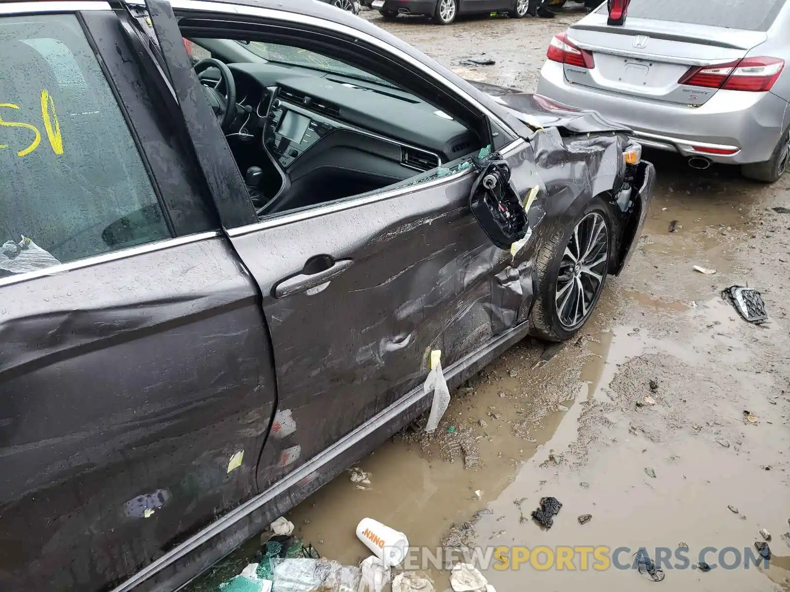 9 Photograph of a damaged car 4T1B11HKXKU229519 TOYOTA CAMRY 2019