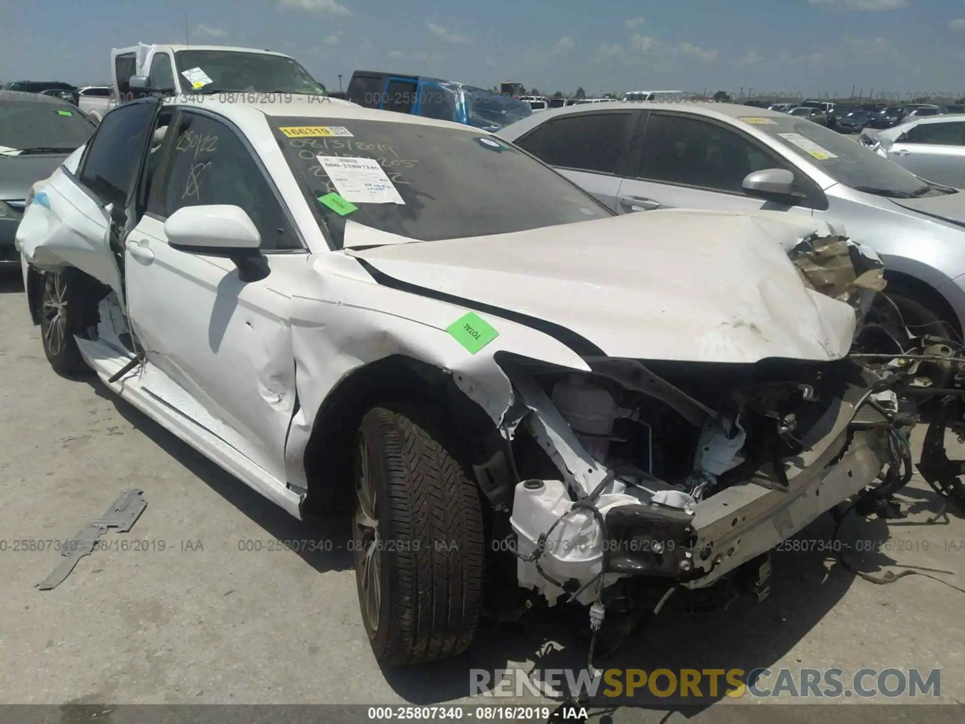 1 Photograph of a damaged car 4T1B11HKXKU230122 TOYOTA CAMRY 2019