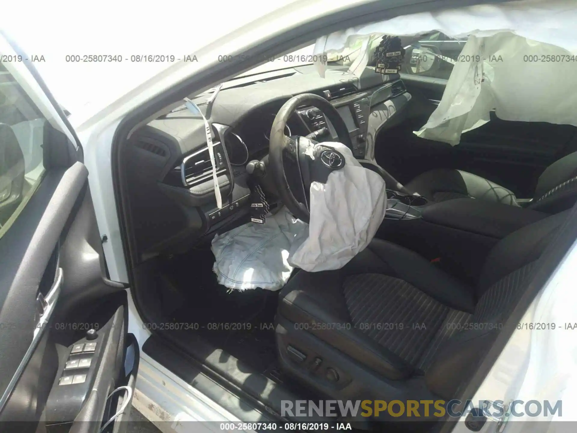 5 Photograph of a damaged car 4T1B11HKXKU230122 TOYOTA CAMRY 2019