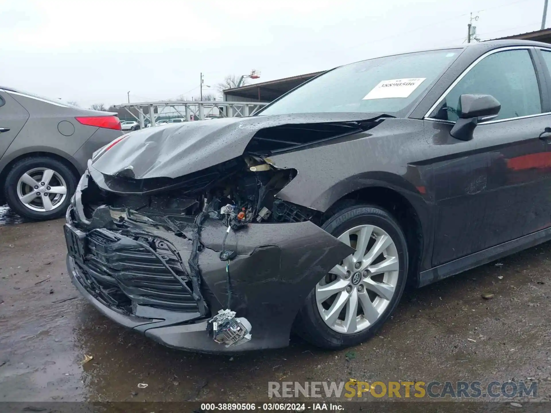 17 Photograph of a damaged car 4T1B11HKXKU232484 TOYOTA CAMRY 2019