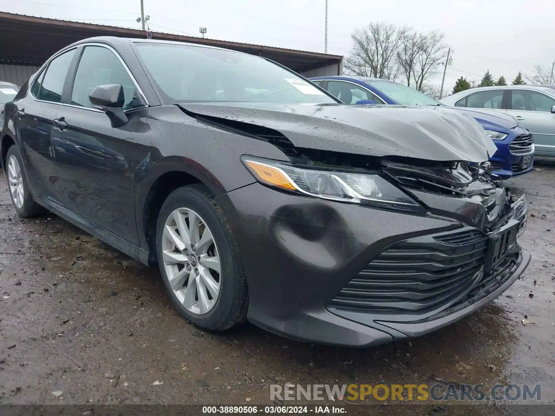 18 Photograph of a damaged car 4T1B11HKXKU232484 TOYOTA CAMRY 2019