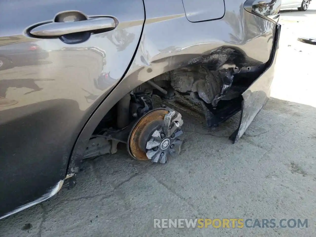 10 Photograph of a damaged car 4T1B11HKXKU234834 TOYOTA CAMRY 2019