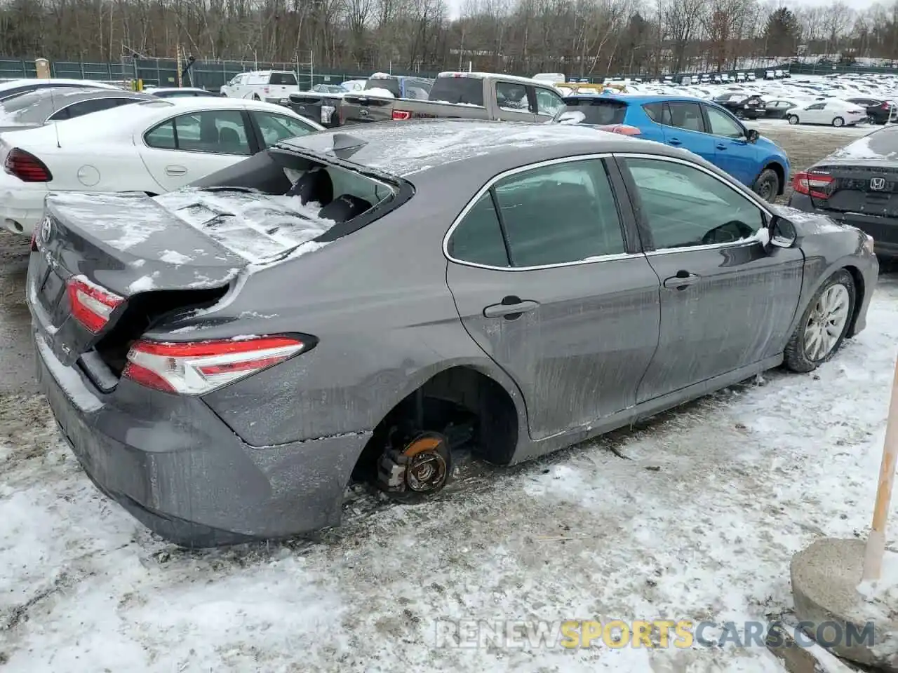 3 Фотография поврежденного автомобиля 4T1B11HKXKU235417 TOYOTA CAMRY 2019