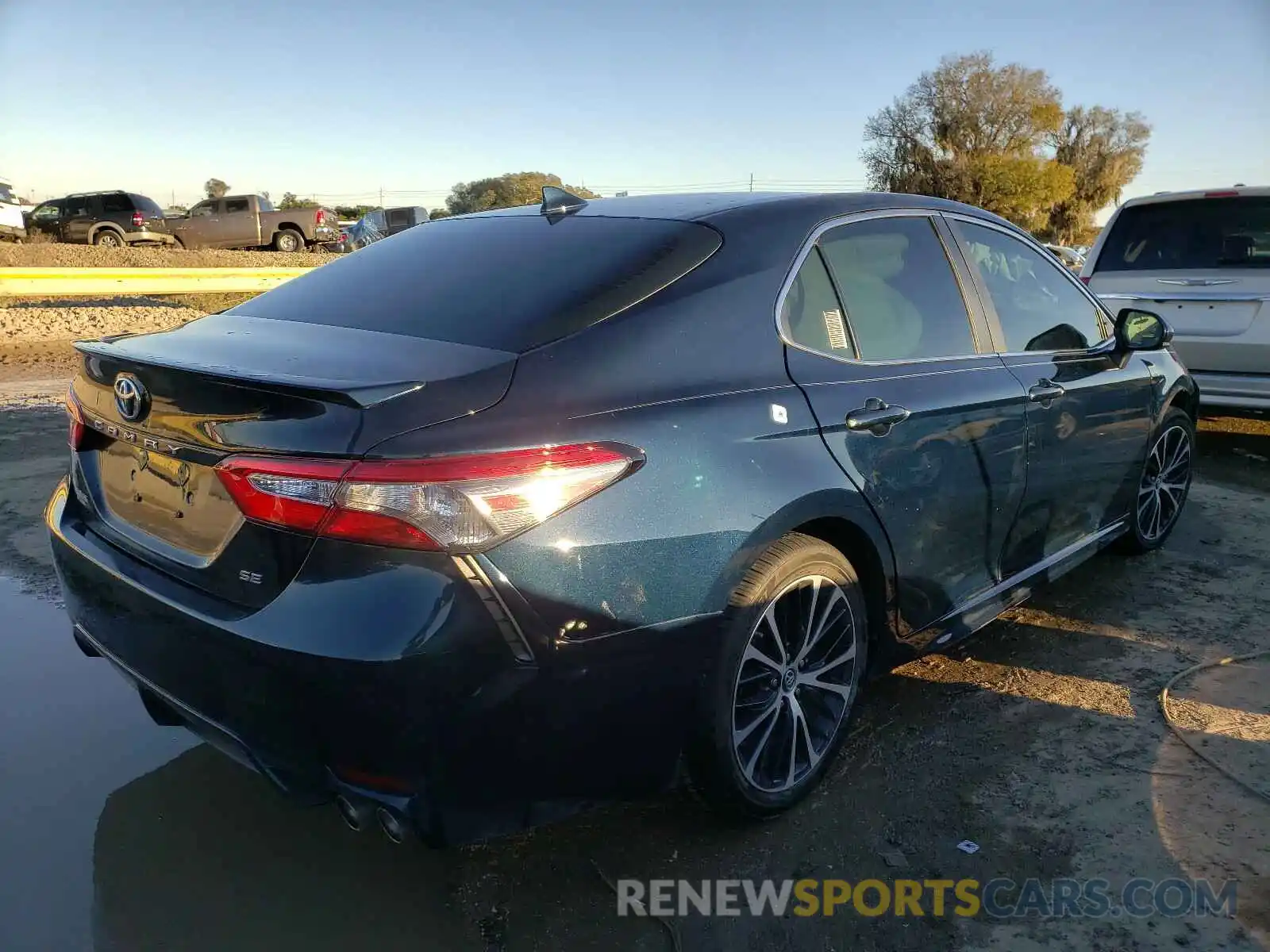 4 Photograph of a damaged car 4T1B11HKXKU235806 TOYOTA CAMRY 2019