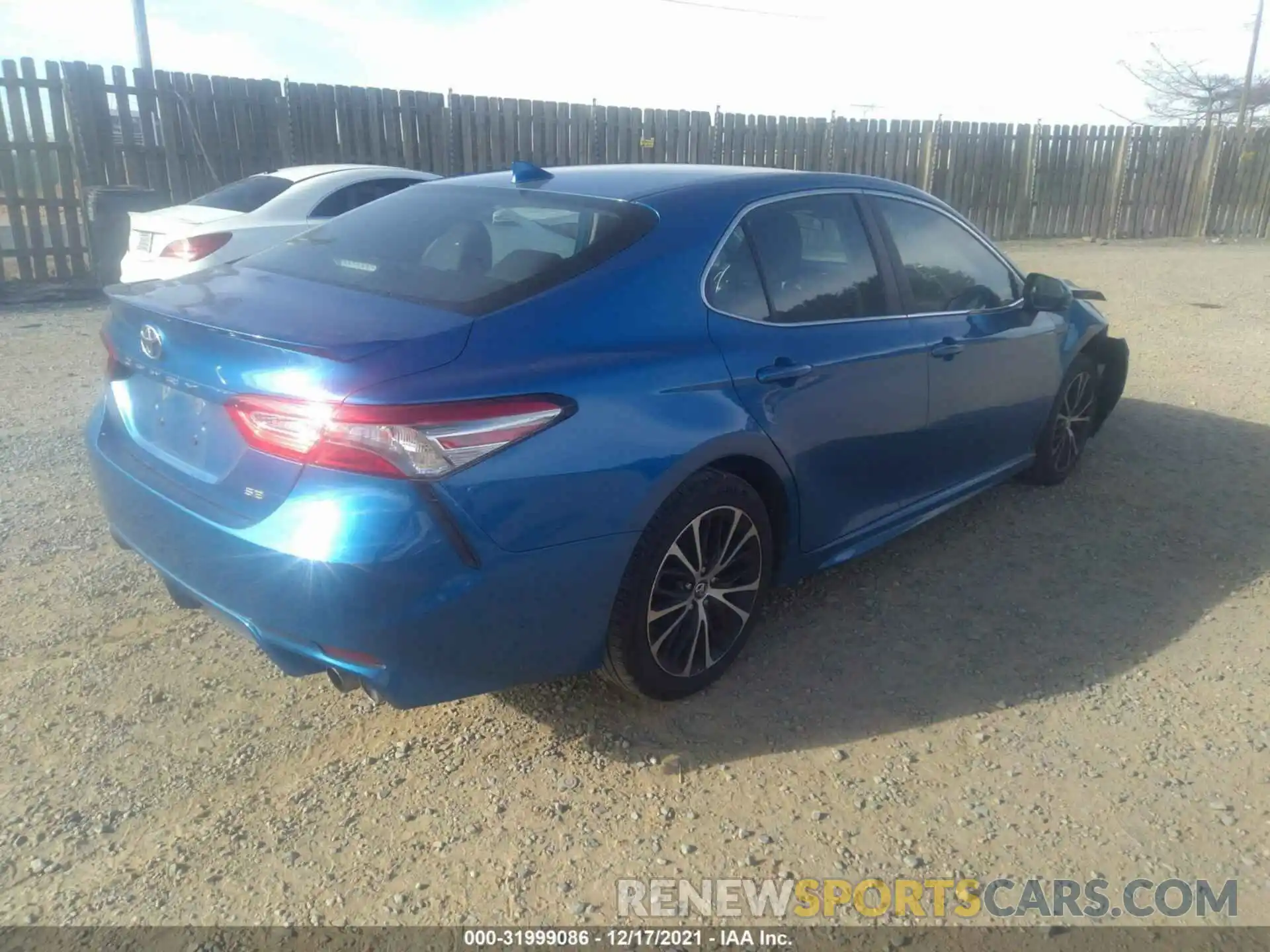 4 Photograph of a damaged car 4T1B11HKXKU239063 TOYOTA CAMRY 2019