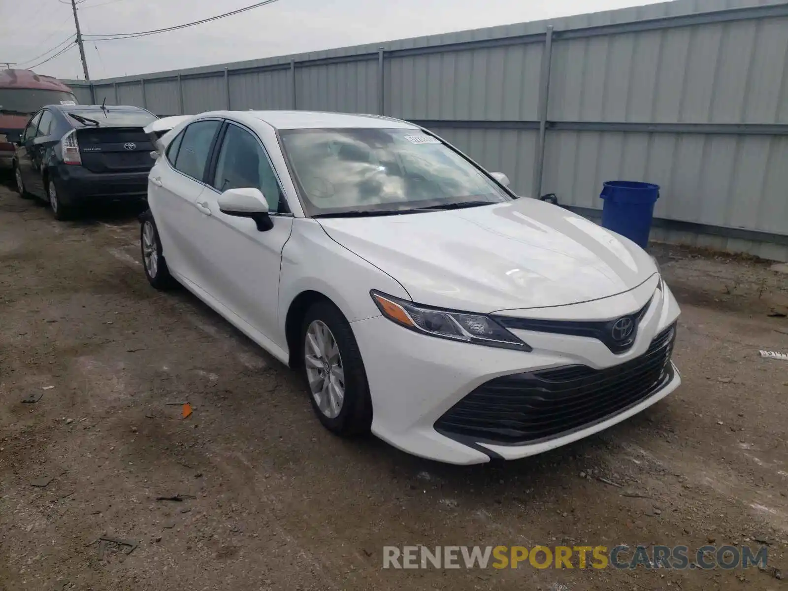 1 Photograph of a damaged car 4T1B11HKXKU243372 TOYOTA CAMRY 2019