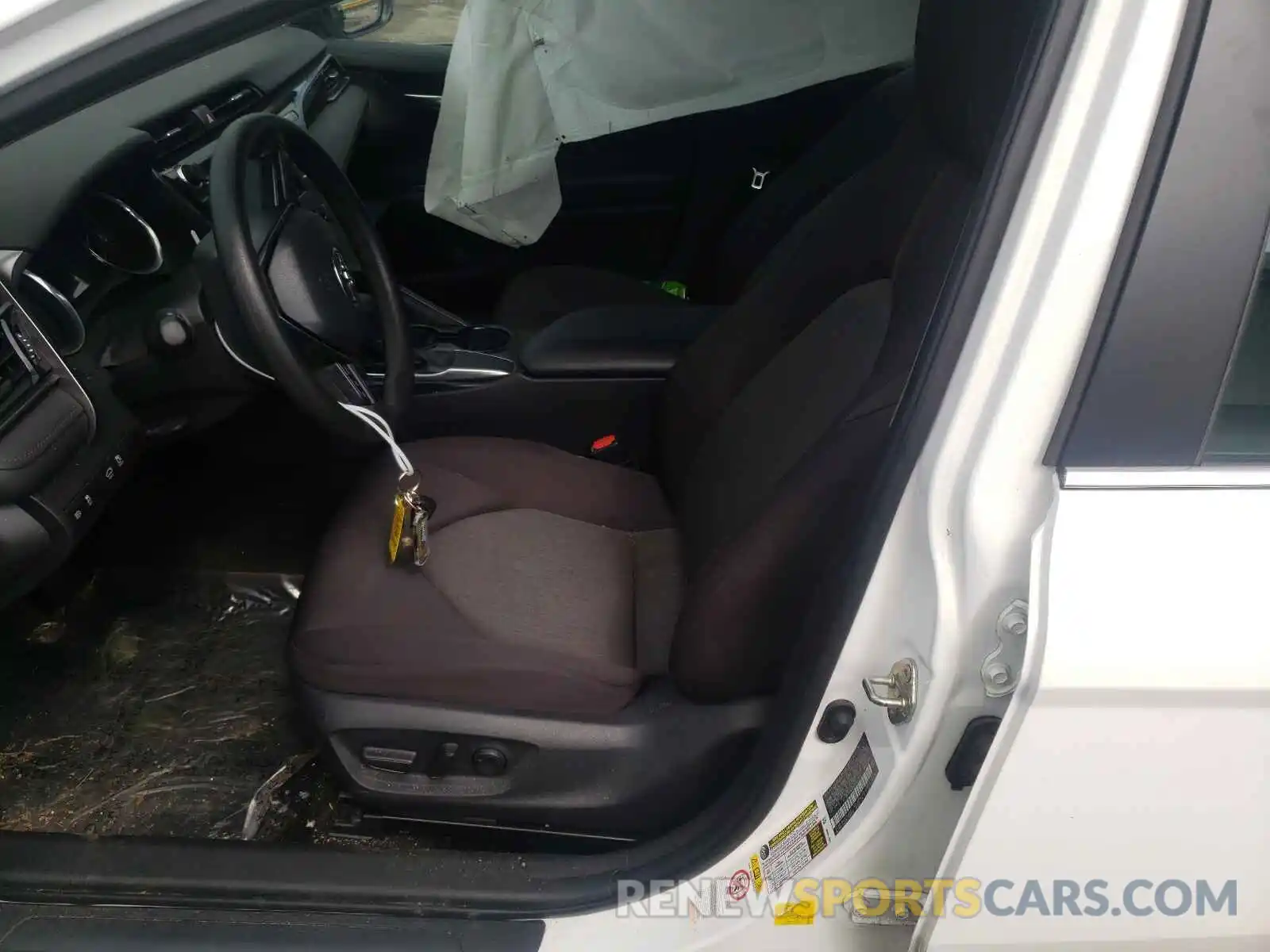 5 Photograph of a damaged car 4T1B11HKXKU243372 TOYOTA CAMRY 2019