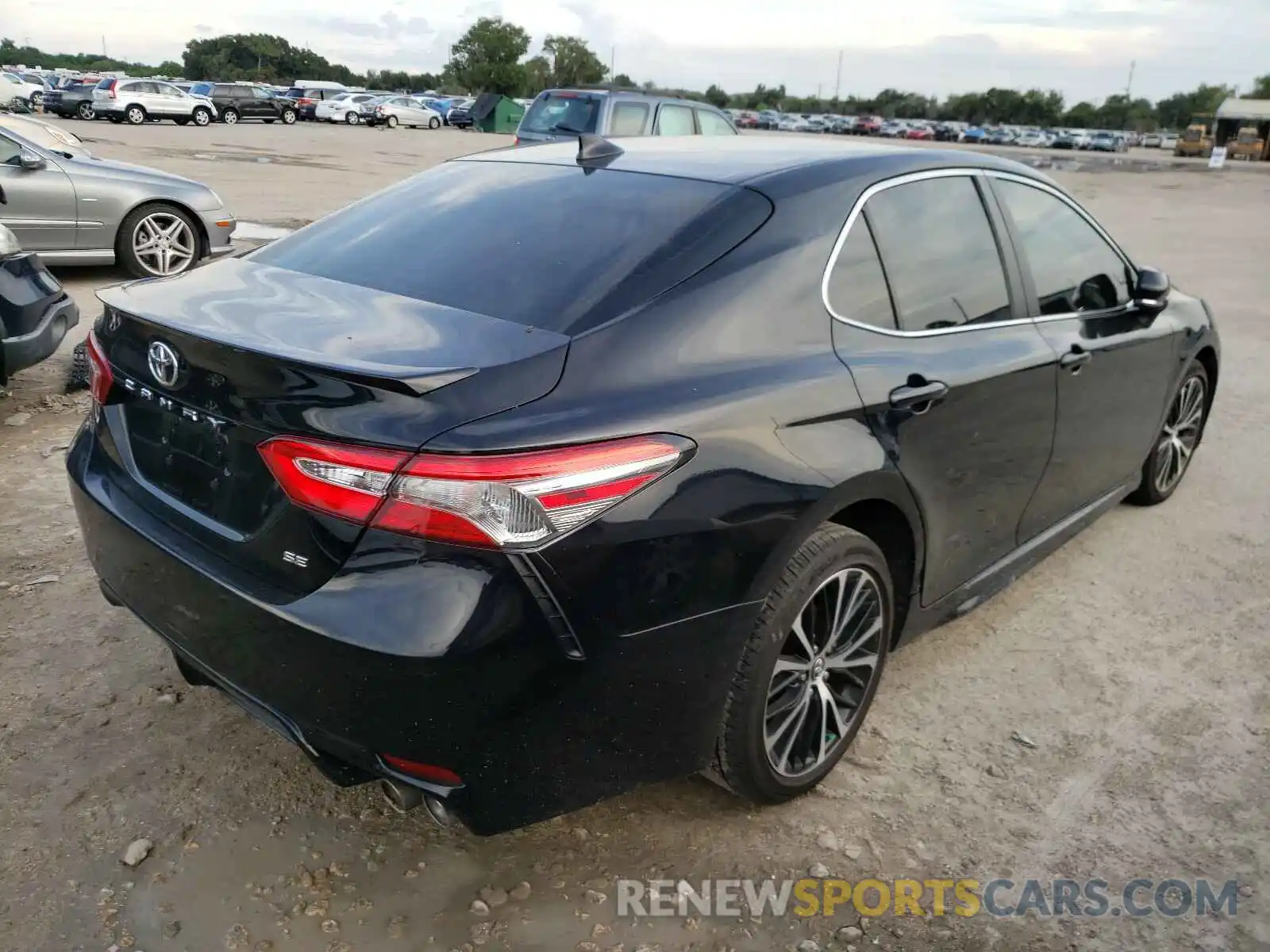 4 Photograph of a damaged car 4T1B11HKXKU244909 TOYOTA CAMRY 2019