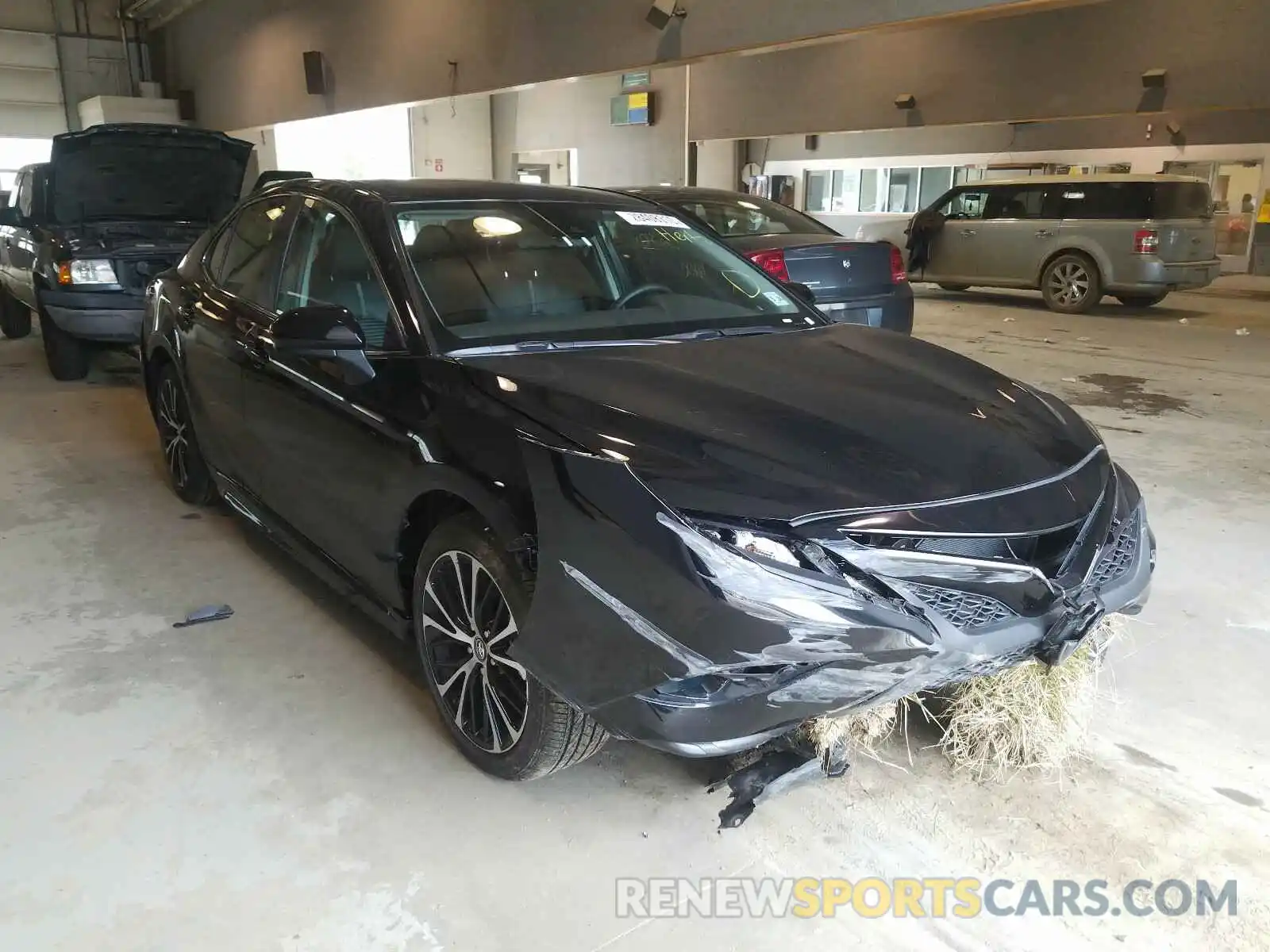 1 Photograph of a damaged car 4T1B11HKXKU255649 TOYOTA CAMRY 2019