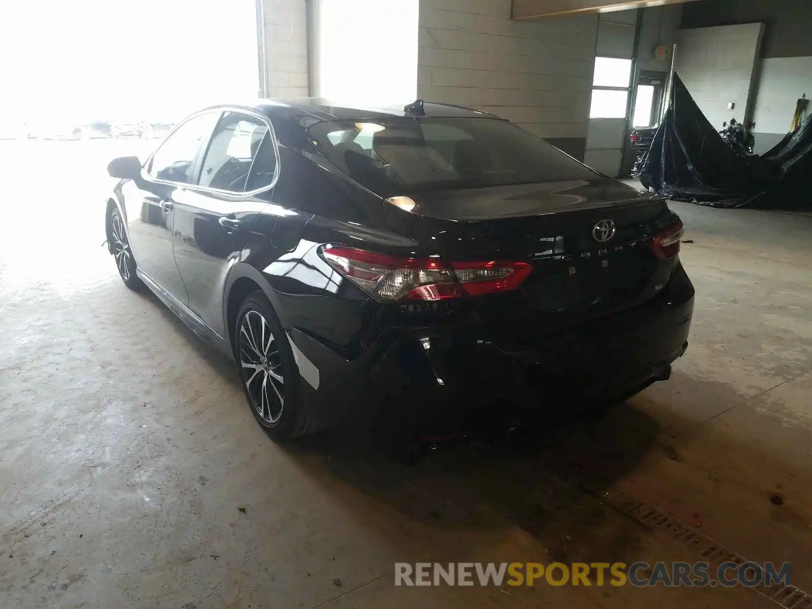 3 Photograph of a damaged car 4T1B11HKXKU255649 TOYOTA CAMRY 2019