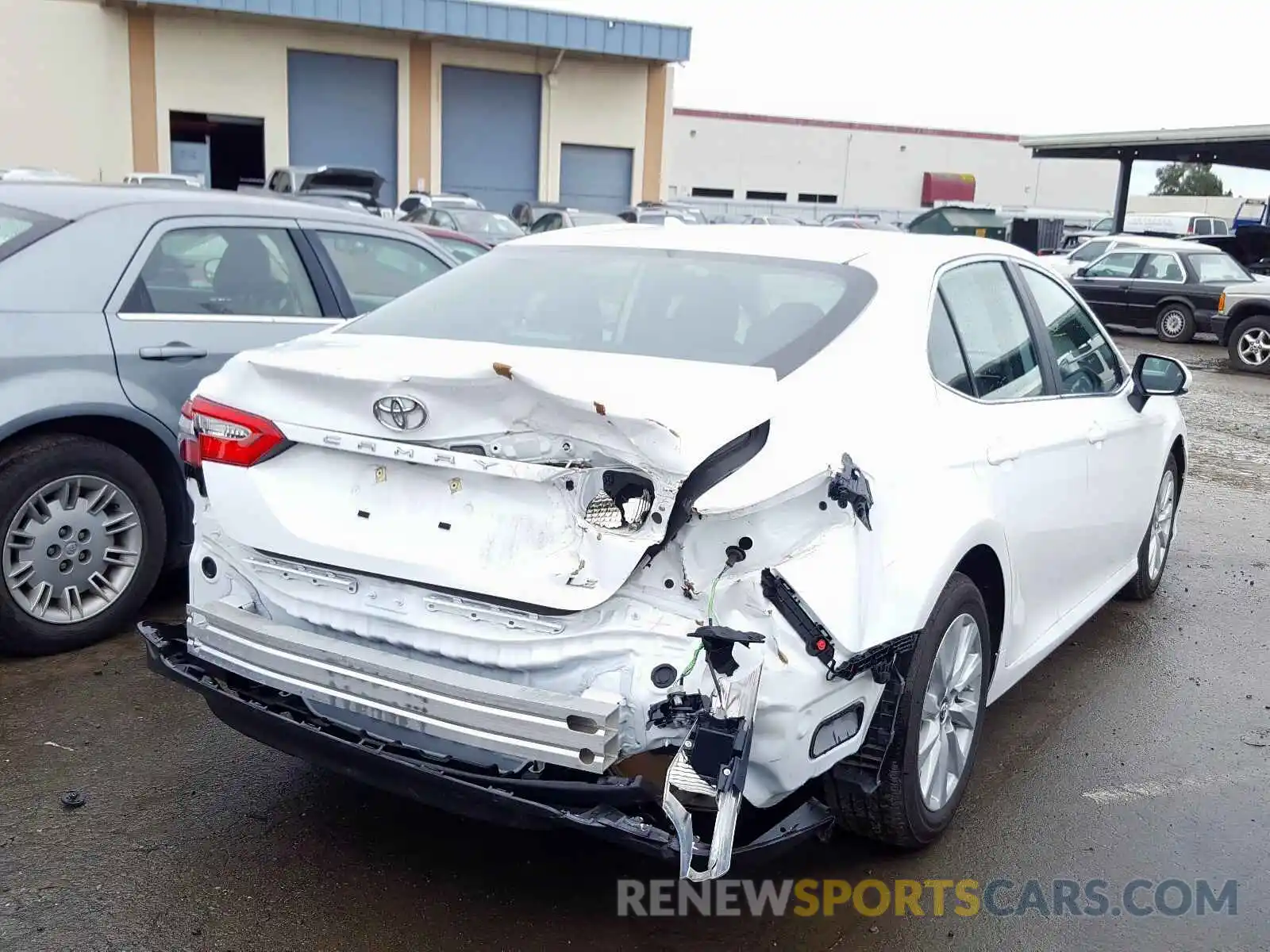 4 Photograph of a damaged car 4T1B11HKXKU255845 TOYOTA CAMRY 2019