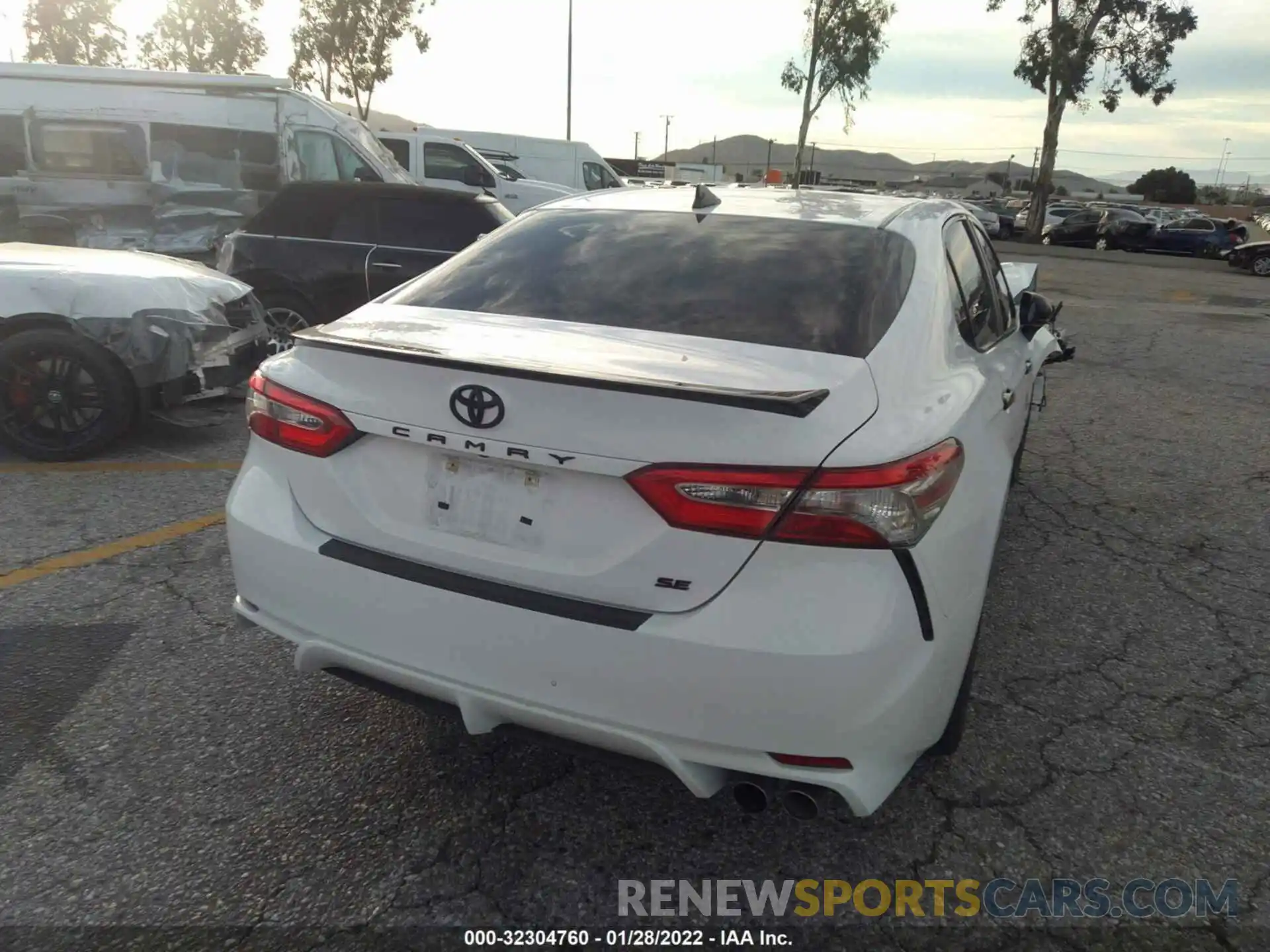 4 Photograph of a damaged car 4T1B11HKXKU257420 TOYOTA CAMRY 2019