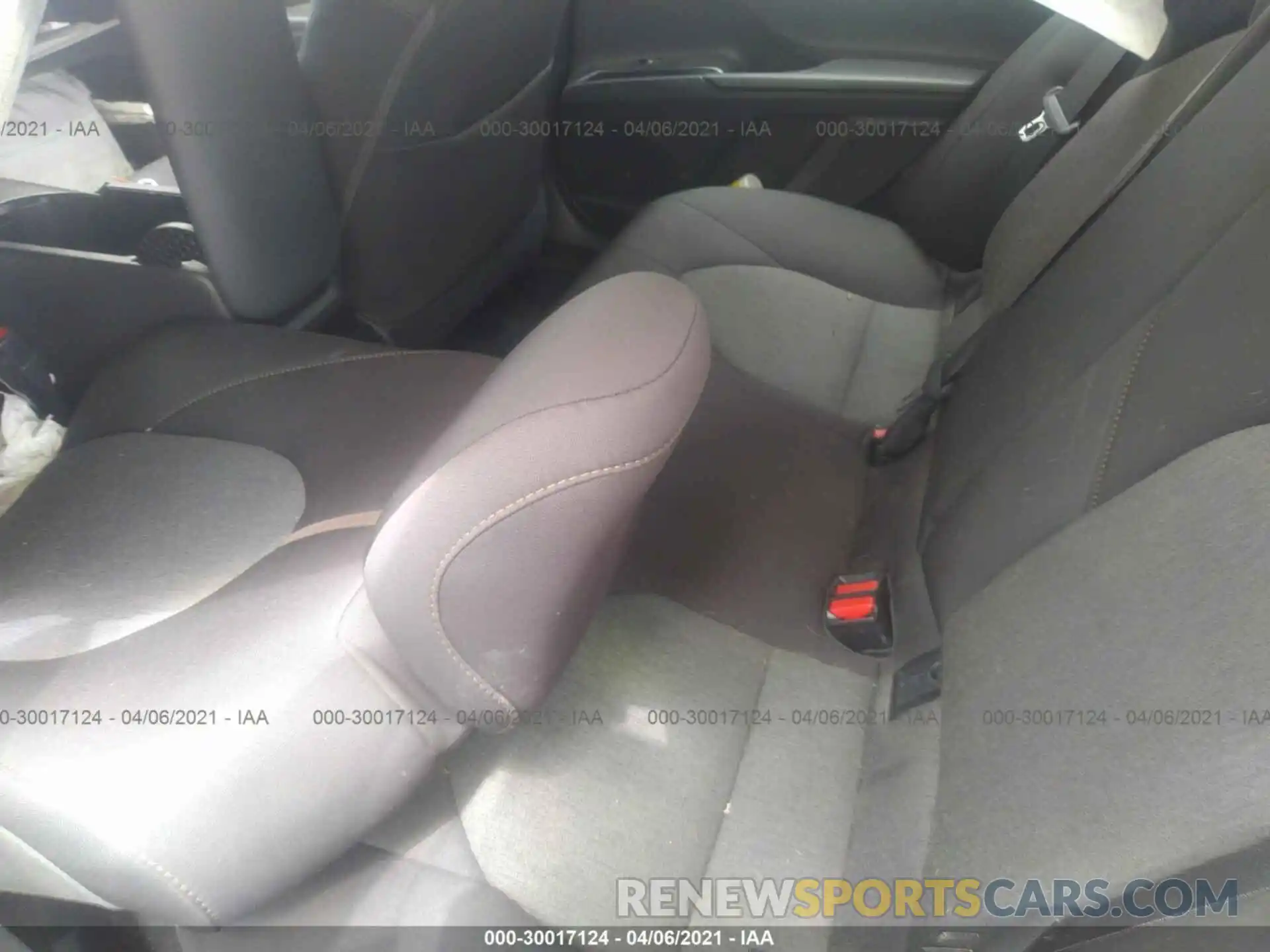 8 Photograph of a damaged car 4T1B11HKXKU260334 TOYOTA CAMRY 2019