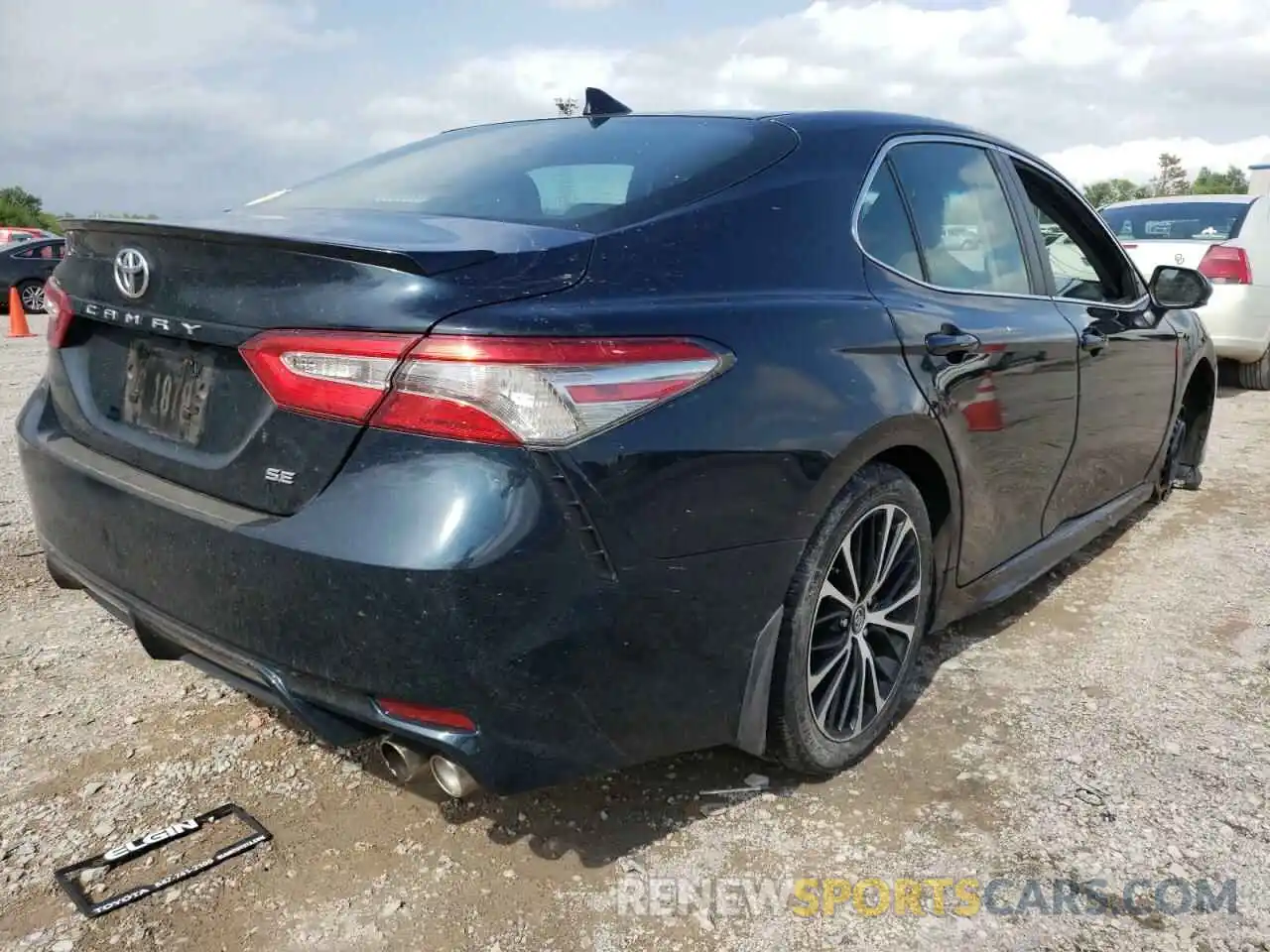 4 Photograph of a damaged car 4T1B11HKXKU262164 TOYOTA CAMRY 2019