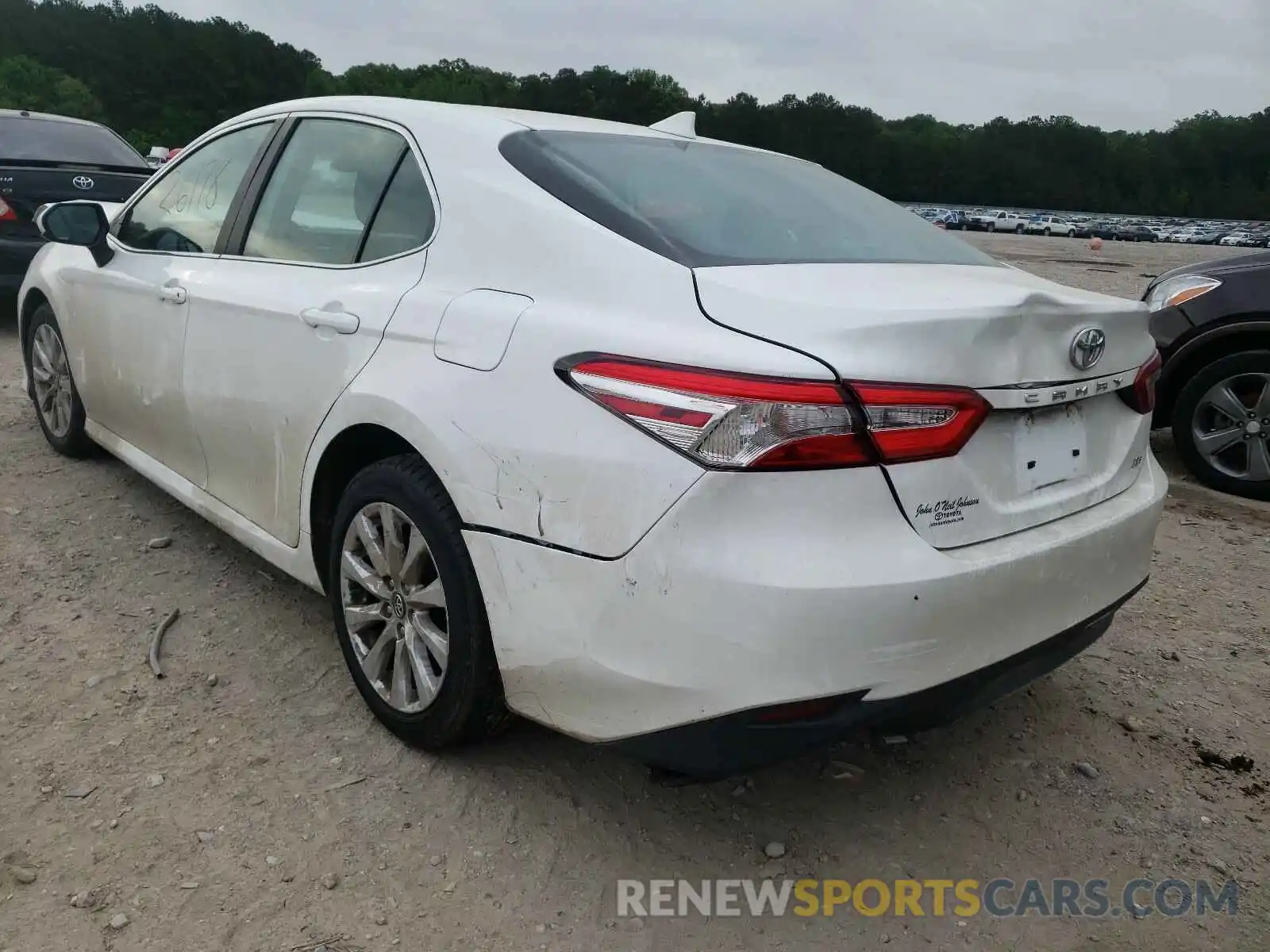 3 Photograph of a damaged car 4T1B11HKXKU262360 TOYOTA CAMRY 2019