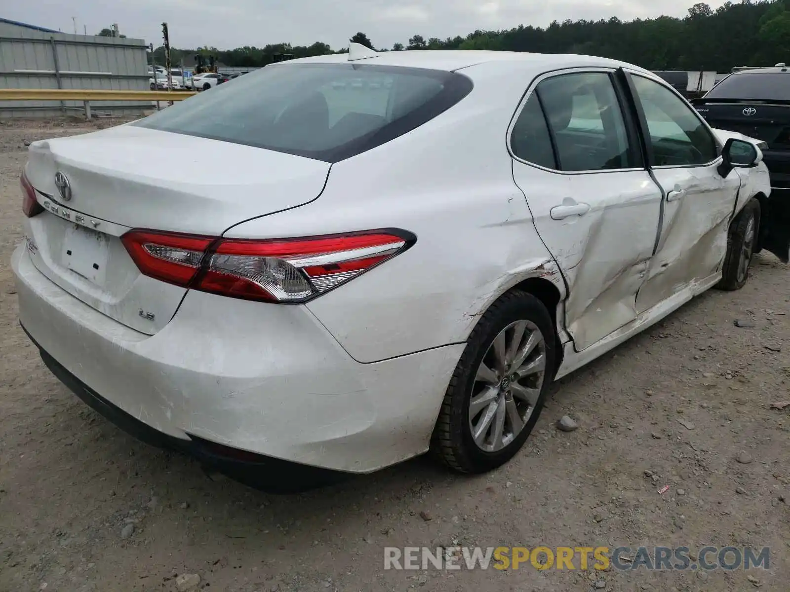 4 Photograph of a damaged car 4T1B11HKXKU262360 TOYOTA CAMRY 2019