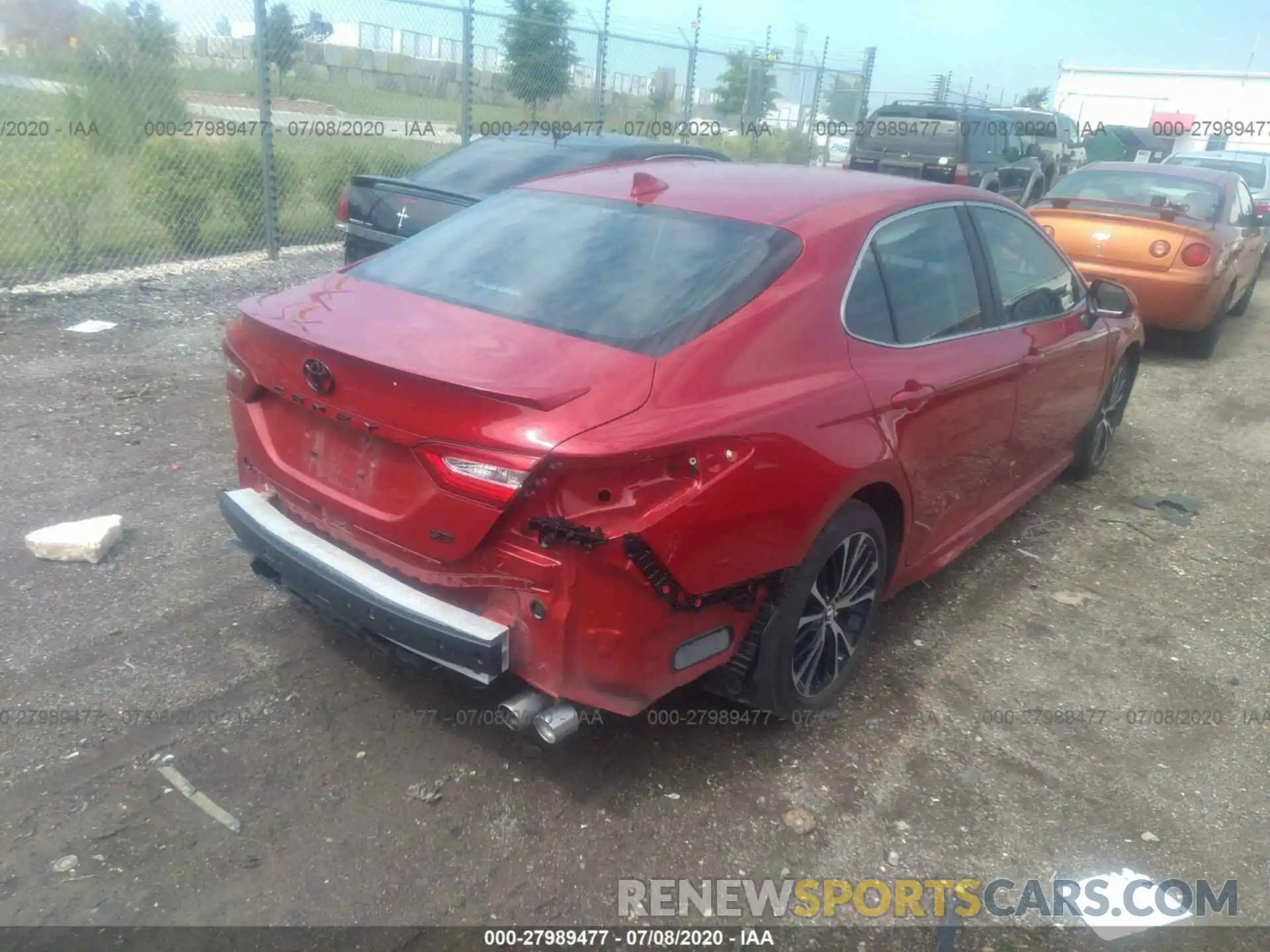 4 Photograph of a damaged car 4T1B11HKXKU262469 TOYOTA CAMRY 2019