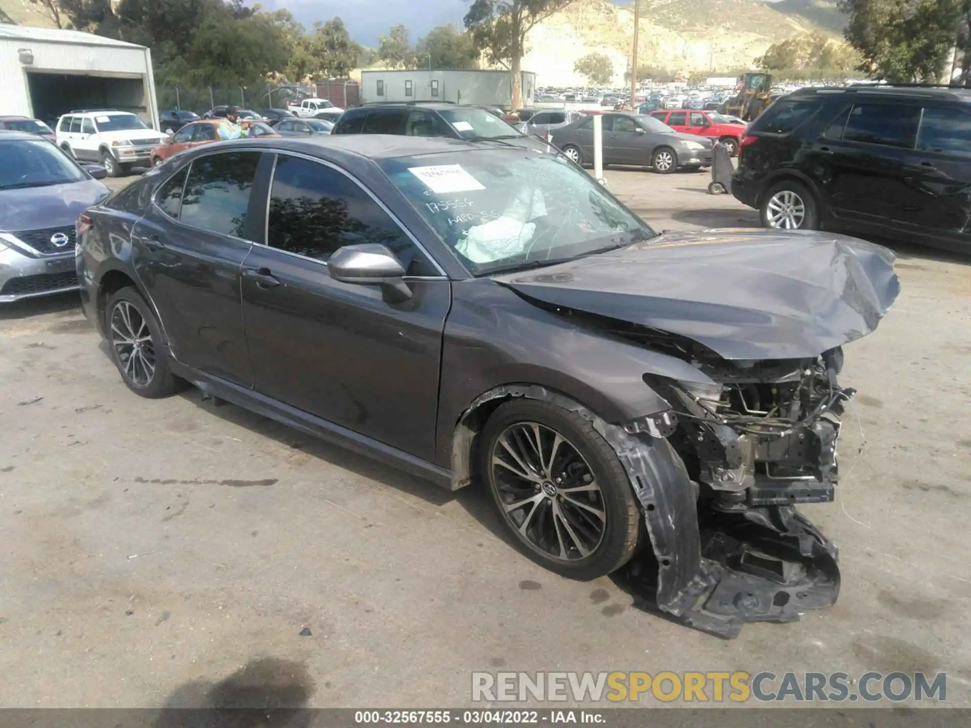 1 Photograph of a damaged car 4T1B11HKXKU265677 TOYOTA CAMRY 2019