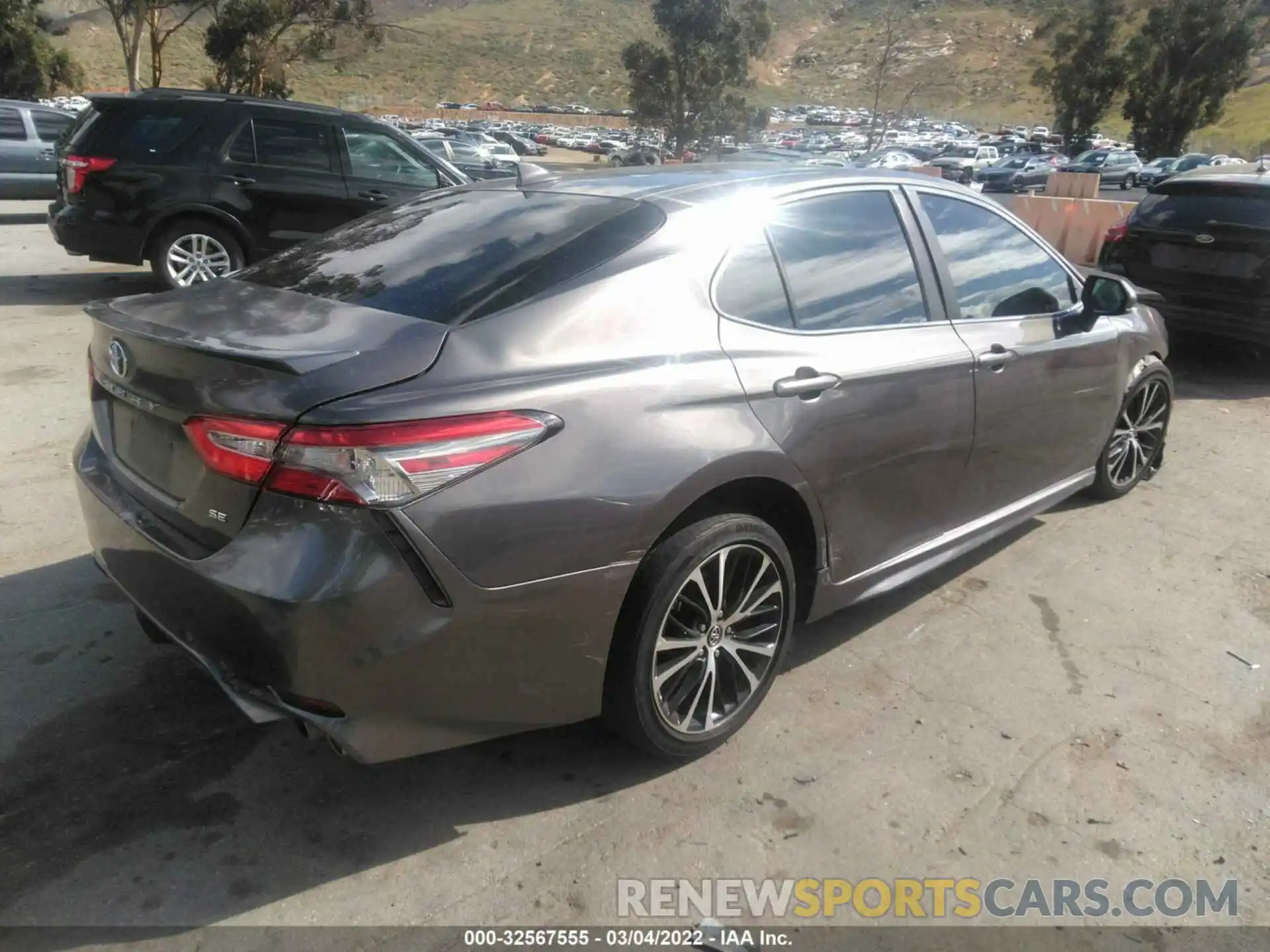 4 Photograph of a damaged car 4T1B11HKXKU265677 TOYOTA CAMRY 2019