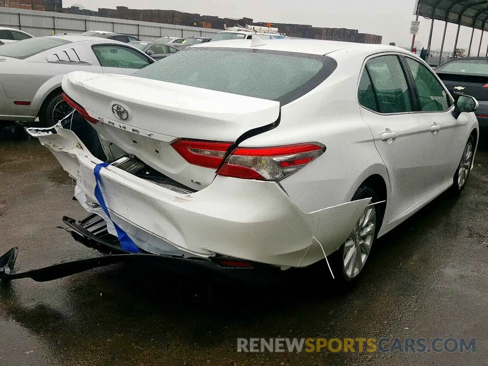 4 Photograph of a damaged car 4T1B11HKXKU266683 TOYOTA CAMRY 2019