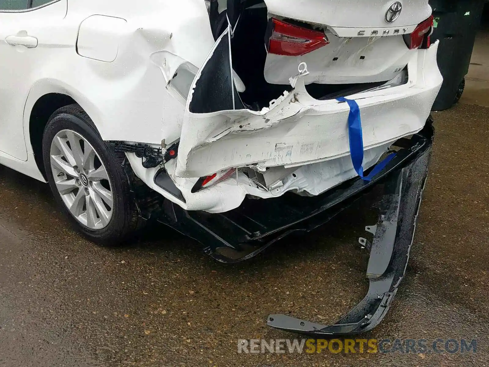 9 Photograph of a damaged car 4T1B11HKXKU266683 TOYOTA CAMRY 2019