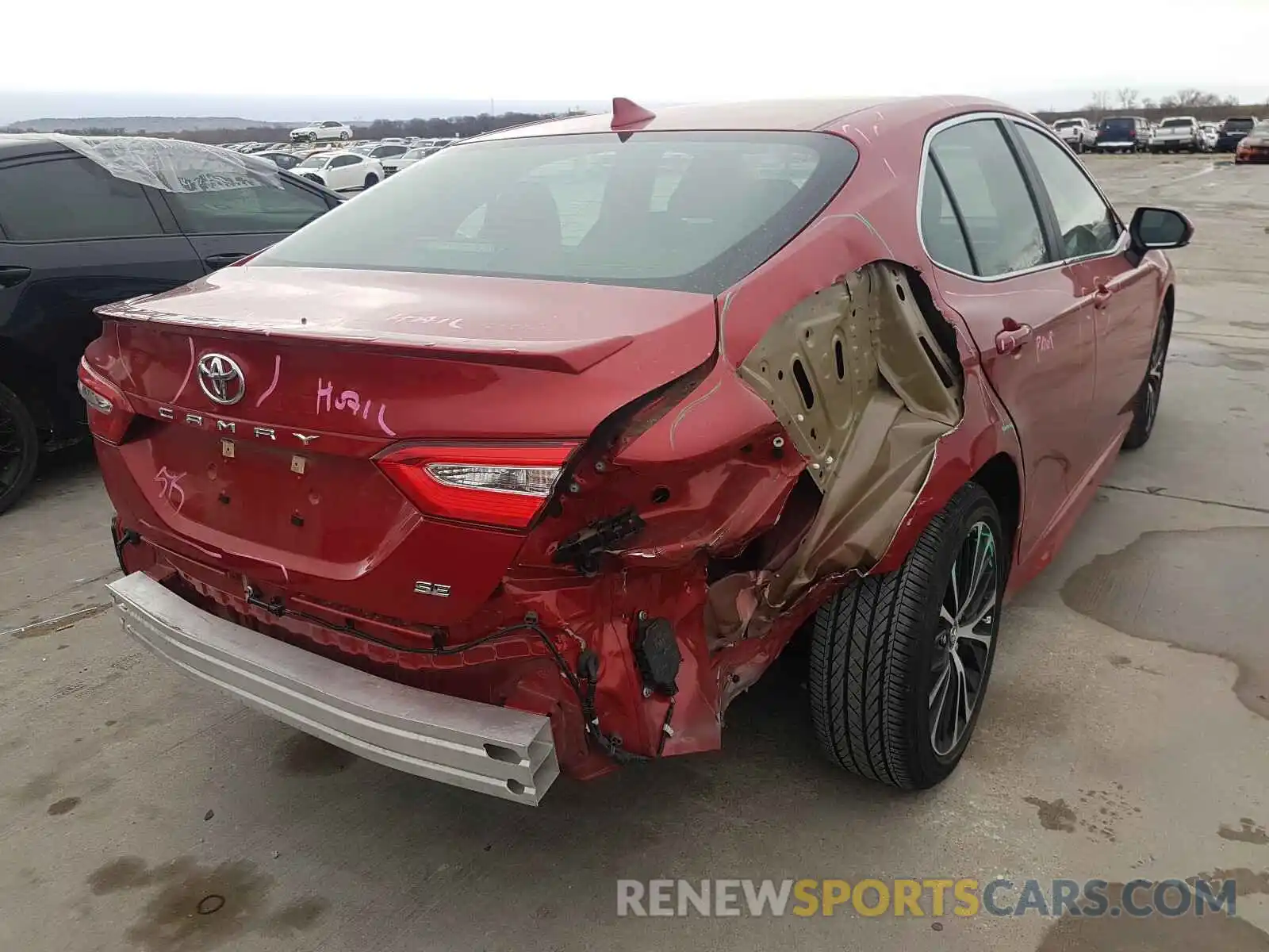 4 Photograph of a damaged car 4T1B11HKXKU267123 TOYOTA CAMRY 2019