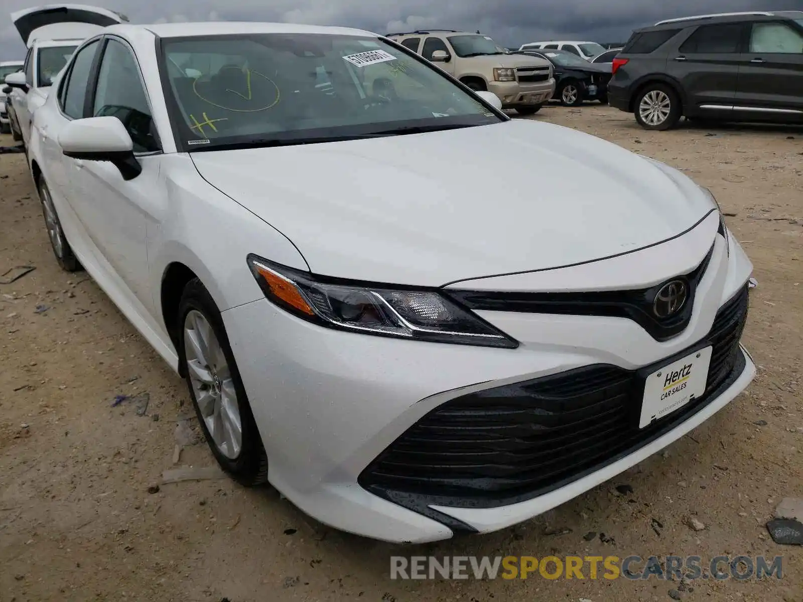 1 Photograph of a damaged car 4T1B11HKXKU268952 TOYOTA CAMRY 2019